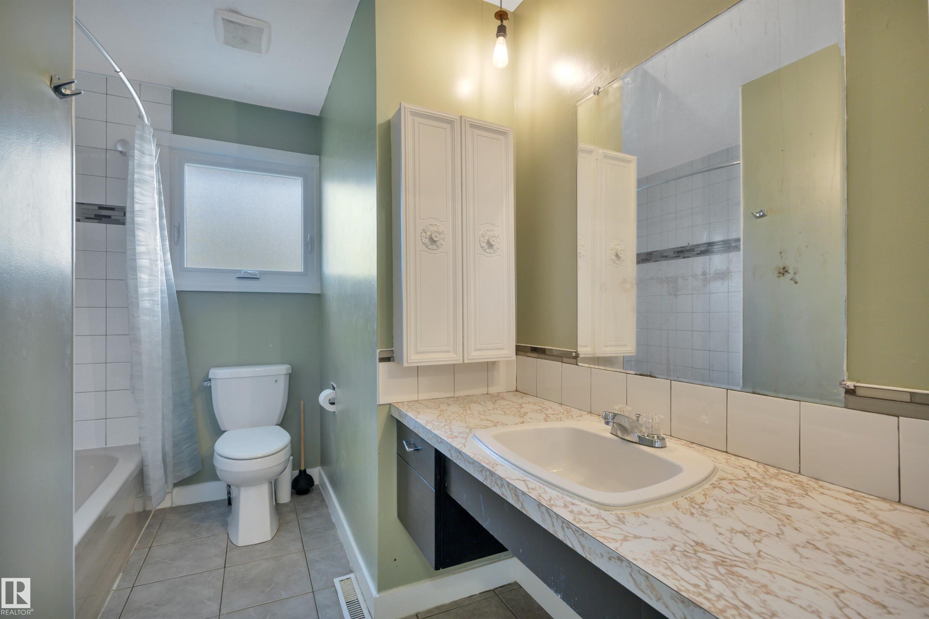 Photo 22 at 8328 165 Street NW, Elmwood, Edmonton