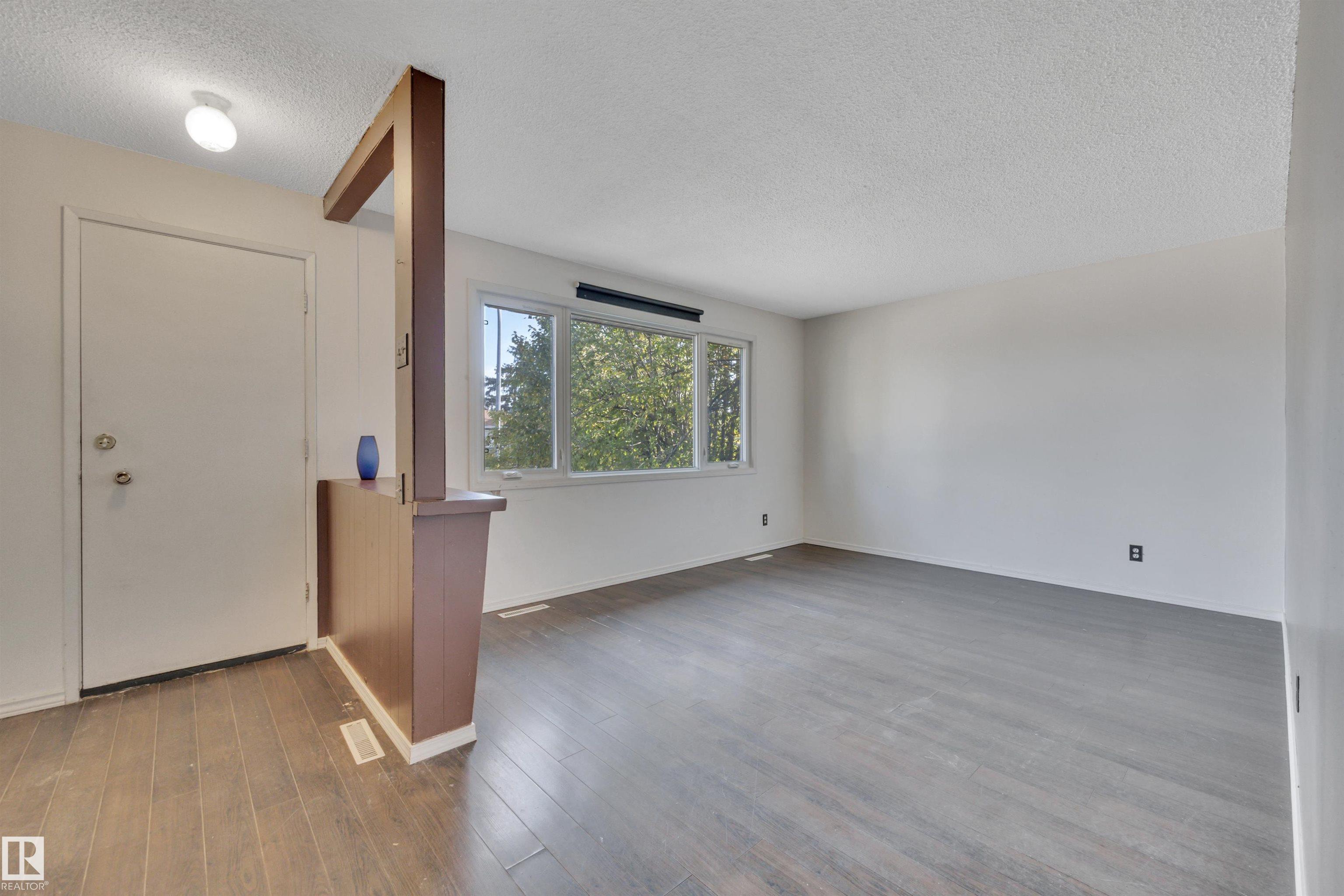 Photo 7 at 8328 165 Street NW, Elmwood, Edmonton