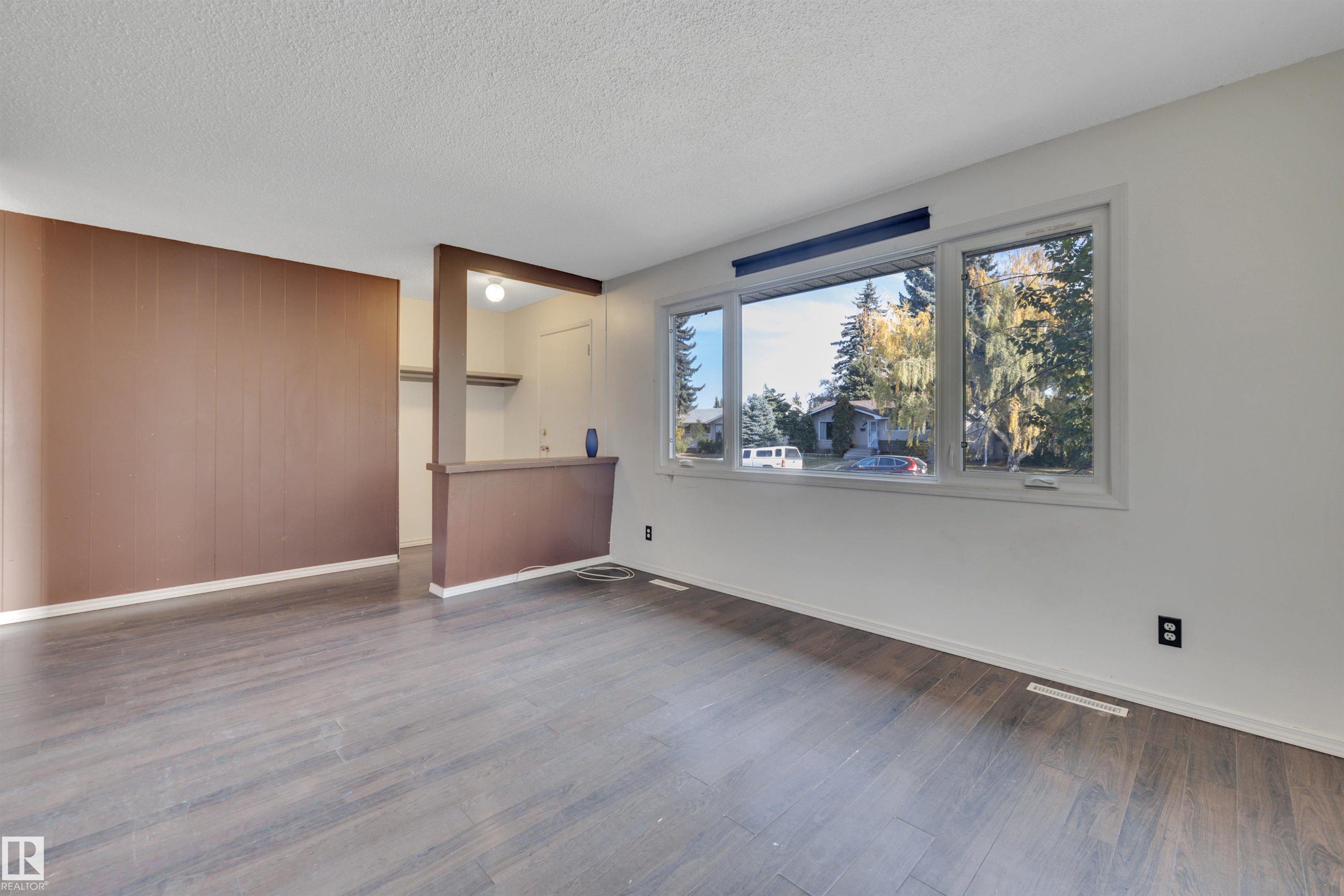Photo 9 at 8328 165 Street NW, Elmwood, Edmonton