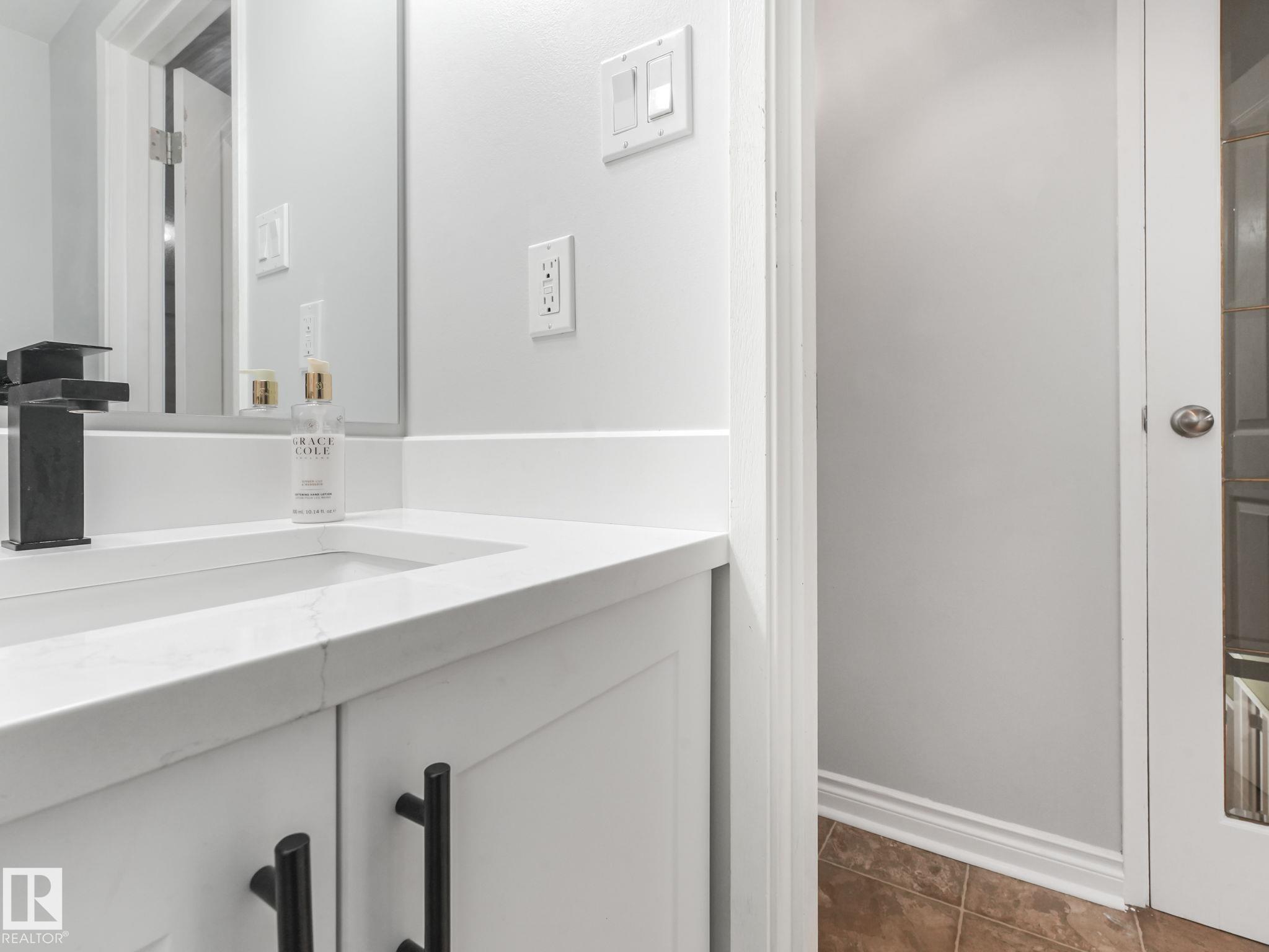 Photo 17 at 7351 180 Street NW, Lymburn, Edmonton