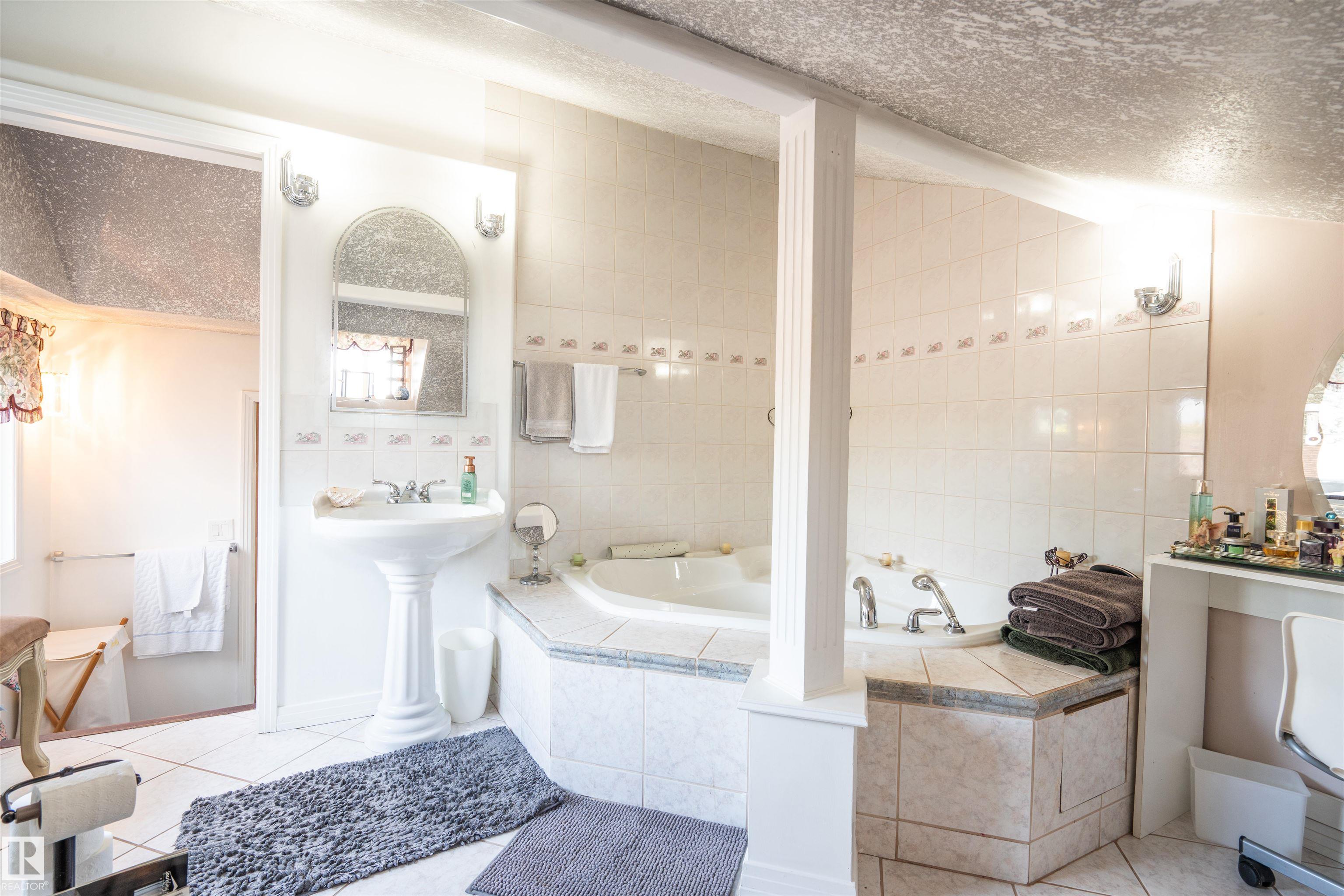 Photo 18 at 8721 152 Street NW, Jasper Park, Edmonton
