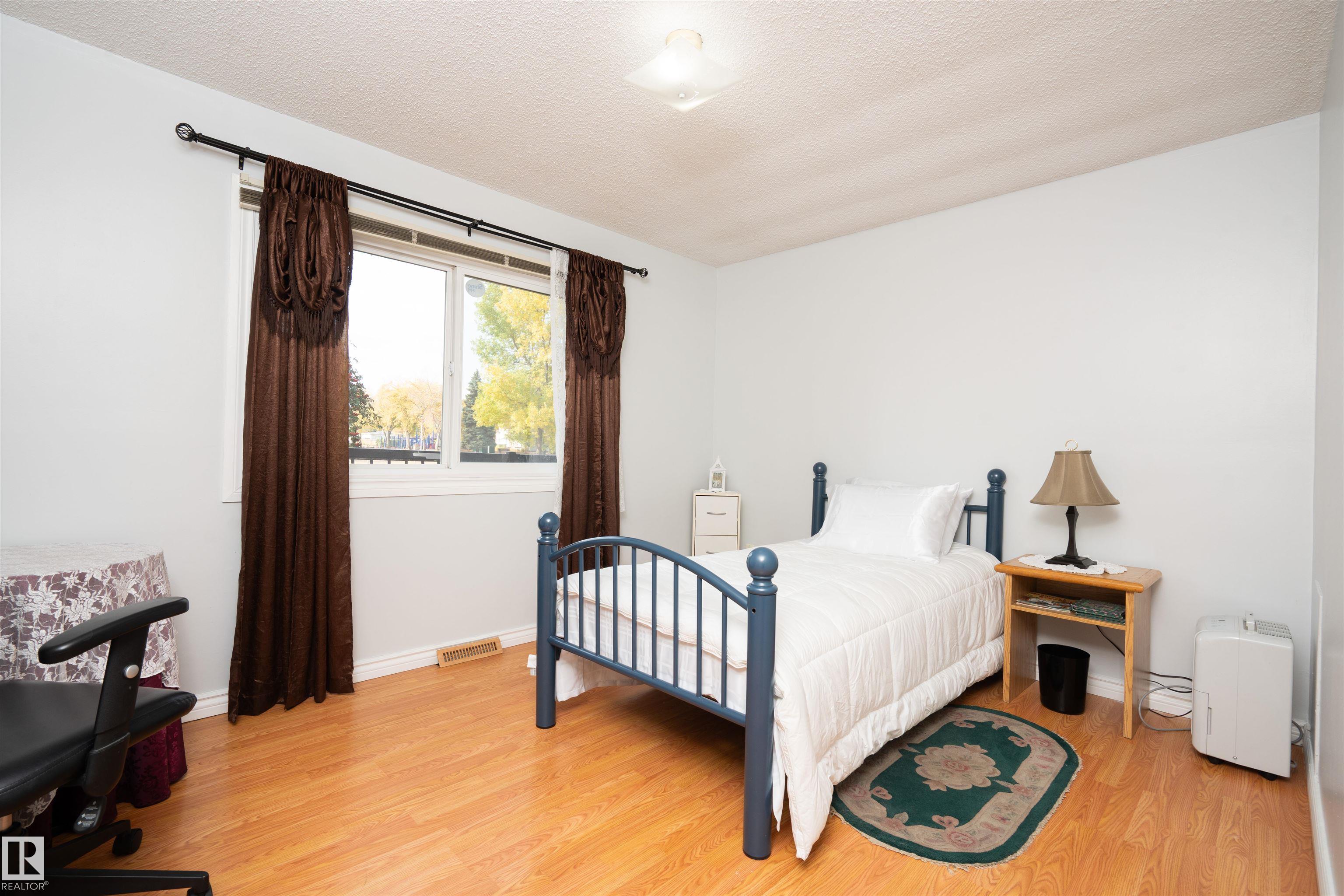 Photo 4 at 8721 152 Street NW, Jasper Park, Edmonton