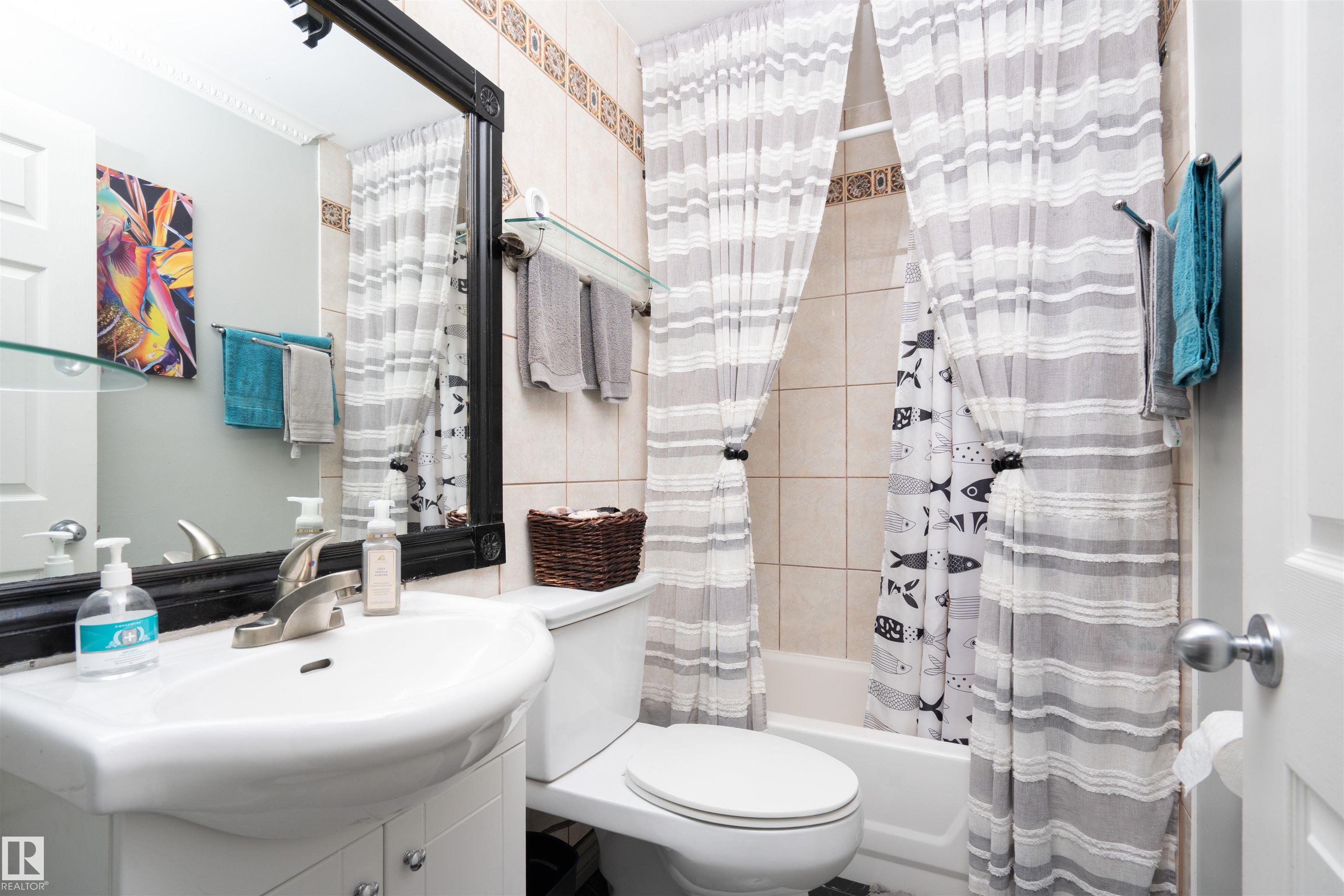 Photo 6 at 8721 152 Street NW, Jasper Park, Edmonton