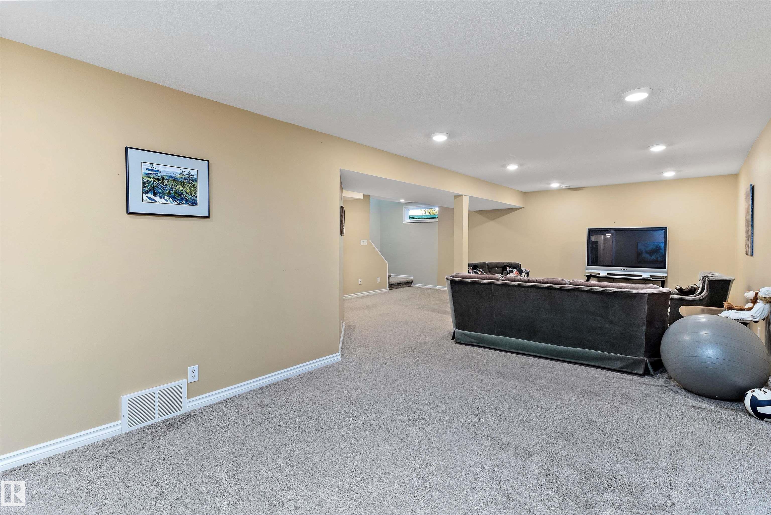 Photo 29 at 8 Farmstead Avenue, Forest Lawn, St. Albert
