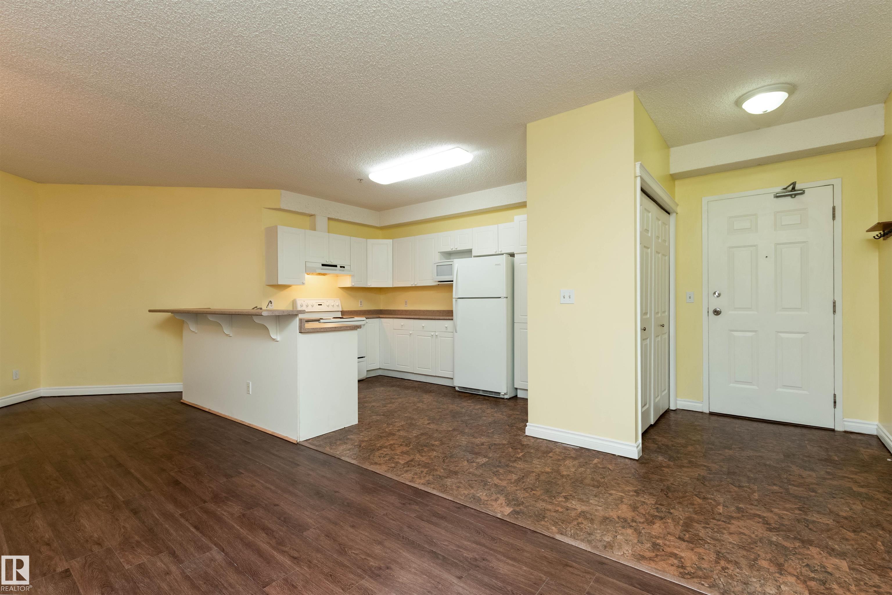 Photo 7 at 104 - 9120 156 Street NW, Meadowlark Park, Edmonton