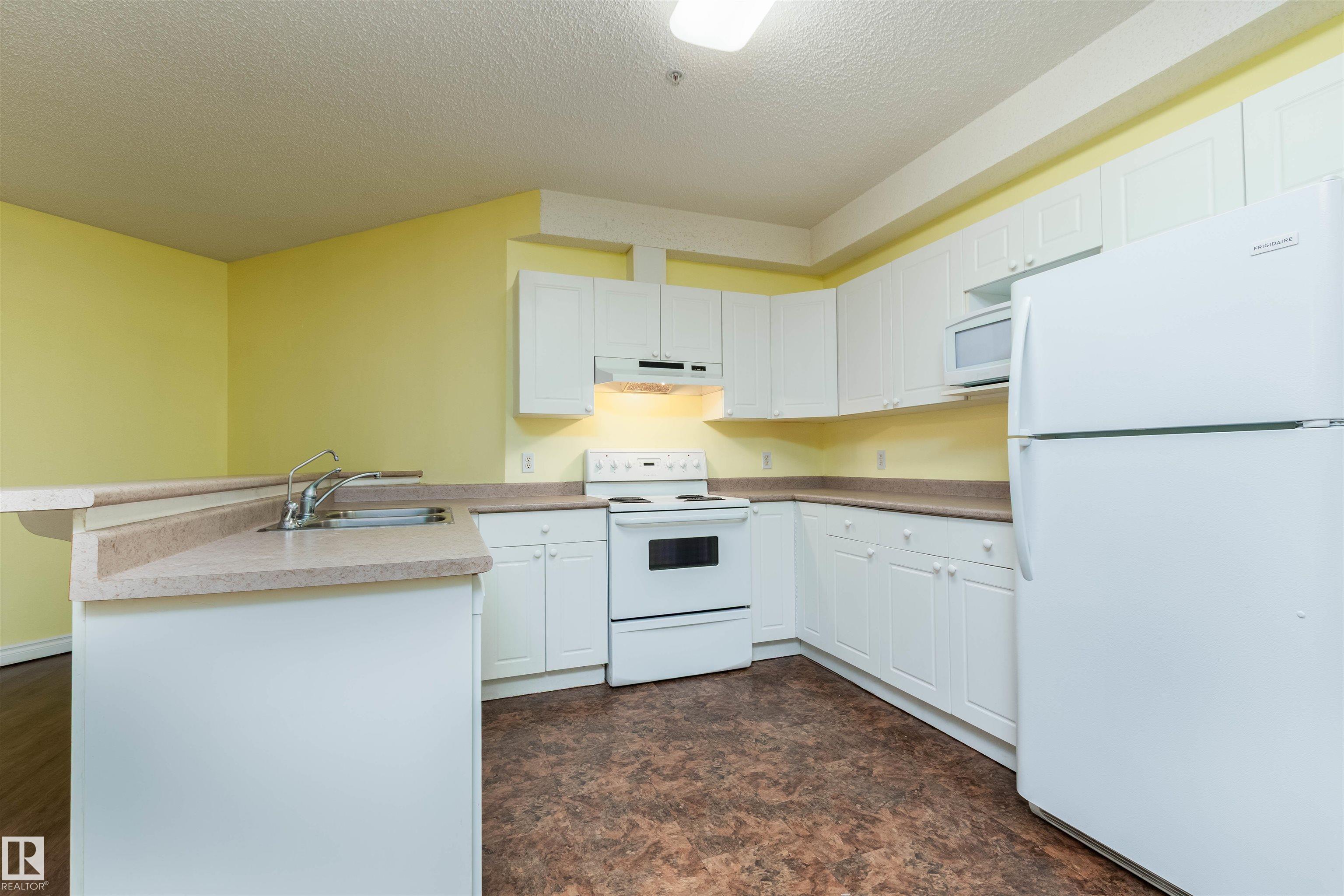 Photo 8 at 104 - 9120 156 Street NW, Meadowlark Park, Edmonton