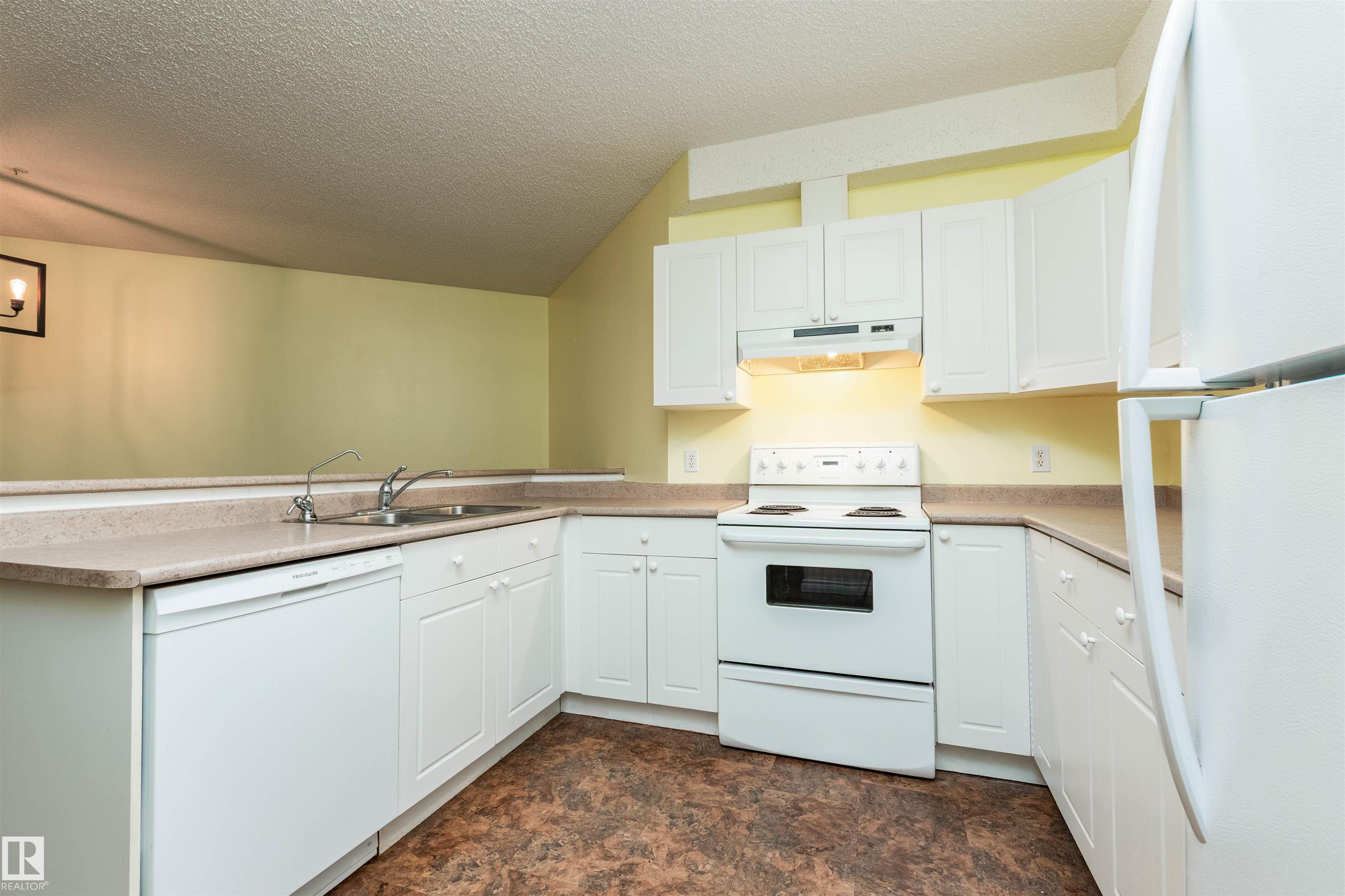 Photo 9 at 104 - 9120 156 Street NW, Meadowlark Park, Edmonton