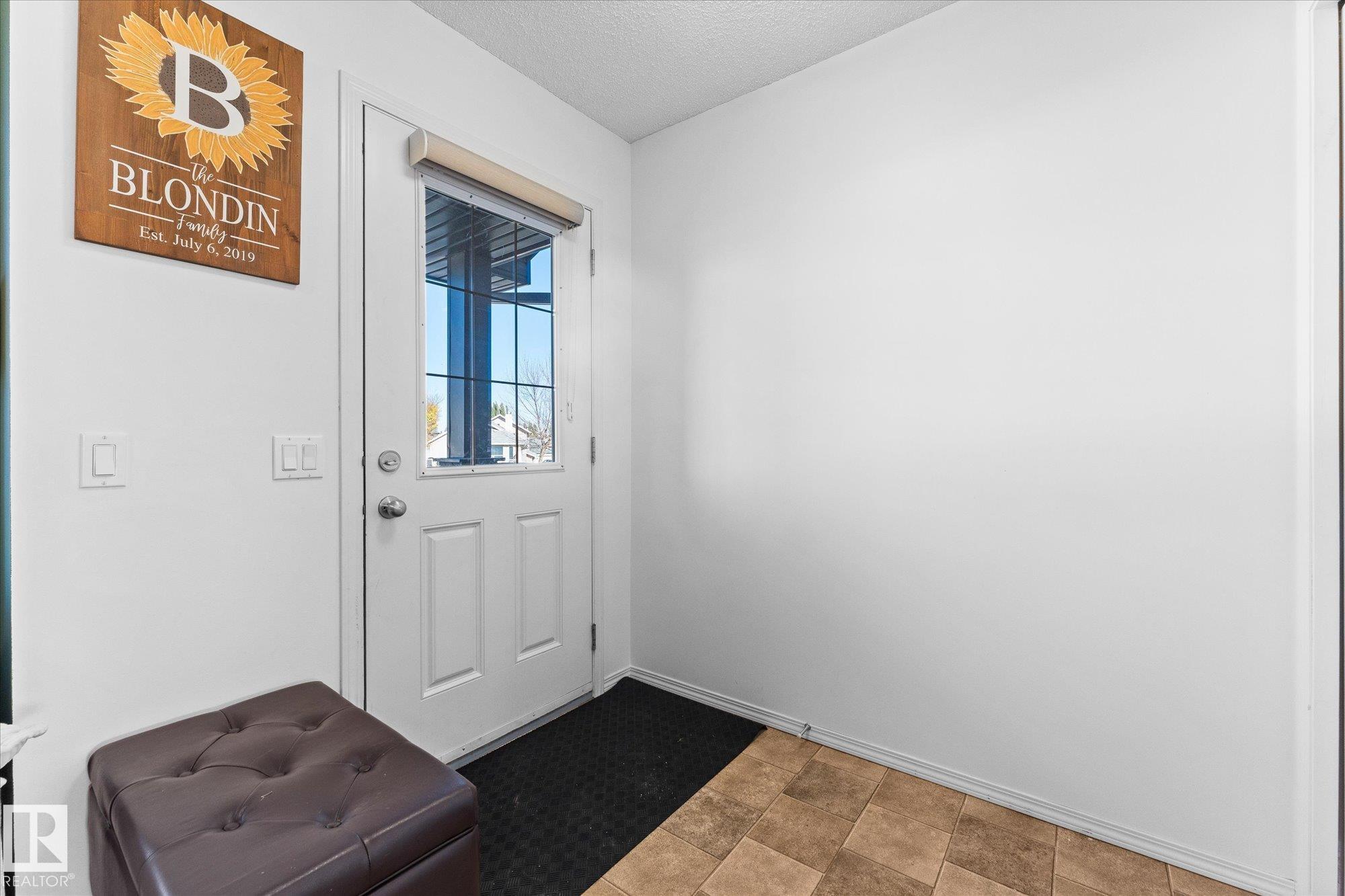 Photo 10 at 804 Mcleod Avenue, Lakewood, Spruce Grove