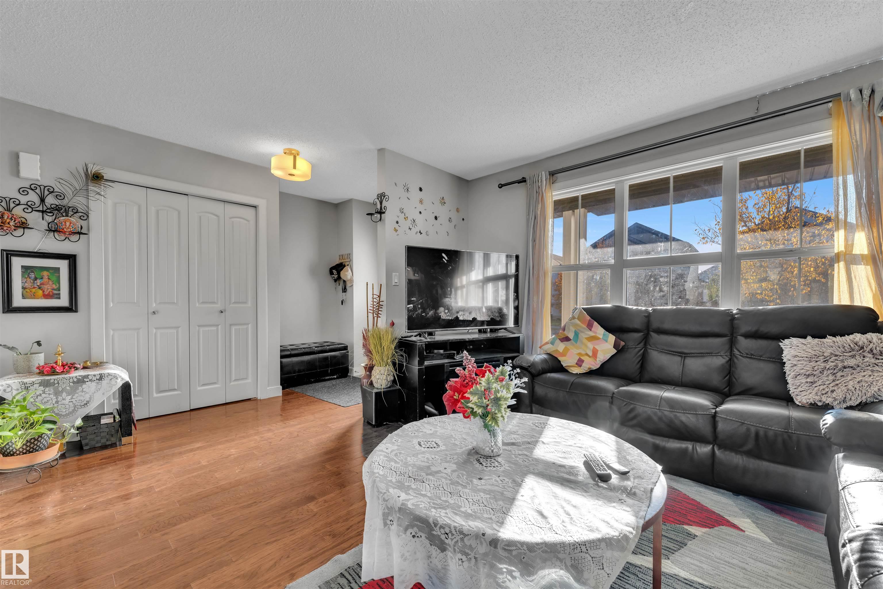 http://cdnparap120.paragonrels.com/ParagonImages/Property/p12/RAE/225374914/8/0/0/cad75d1ee207277253f75e30c27b8e46/1/ef3adc639a05c0a2cd09686b6f40156b/225374914-fdec8dba-f65f-446f-a2ed-089e480e32ba.JPG