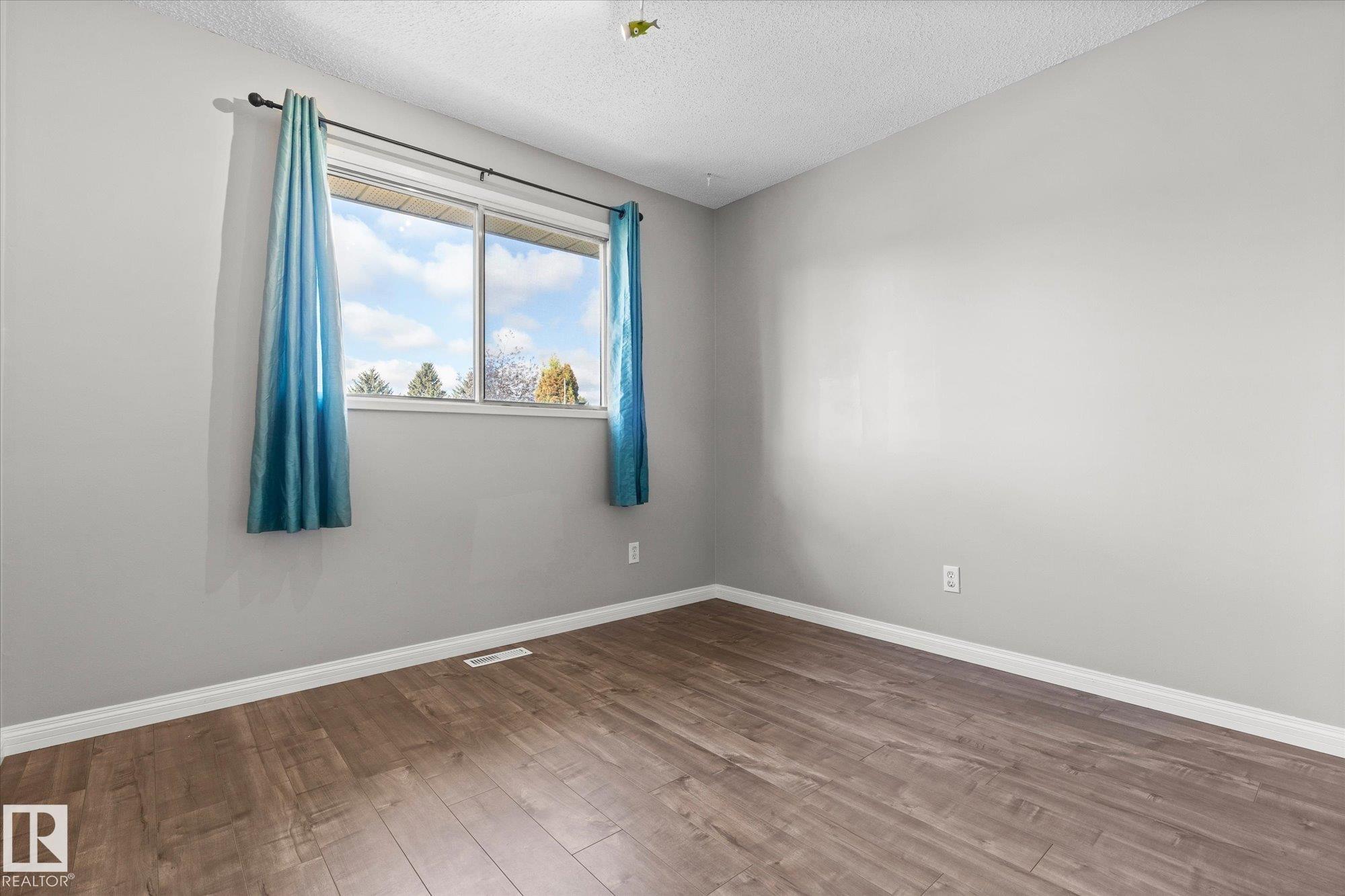 Photo 13 at 33 Westglen Crescent, West Grove, Spruce Grove