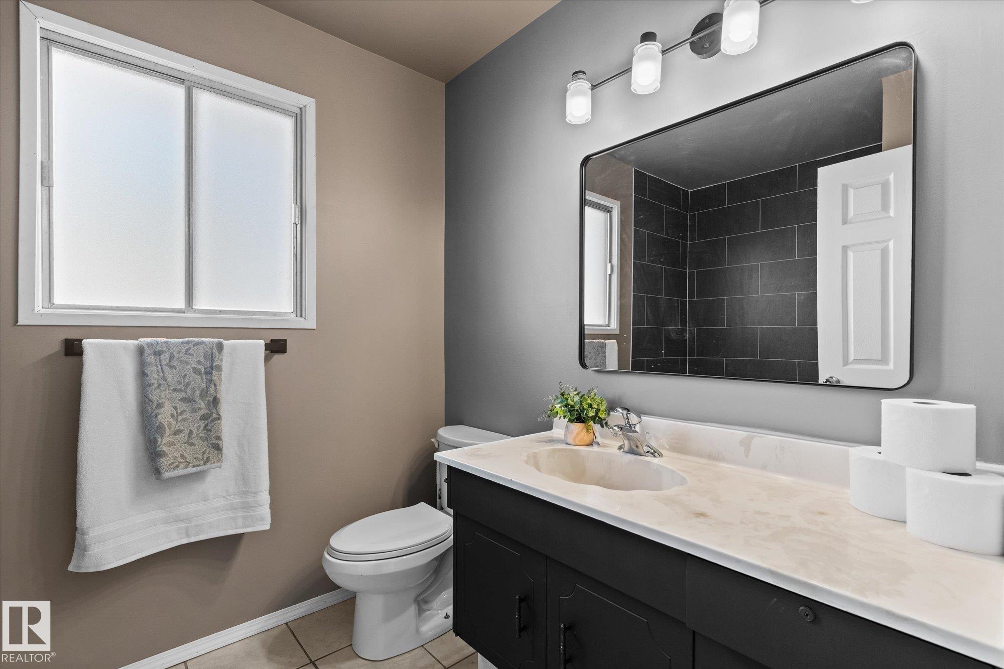 Photo 14 at 33 Westglen Crescent, West Grove, Spruce Grove