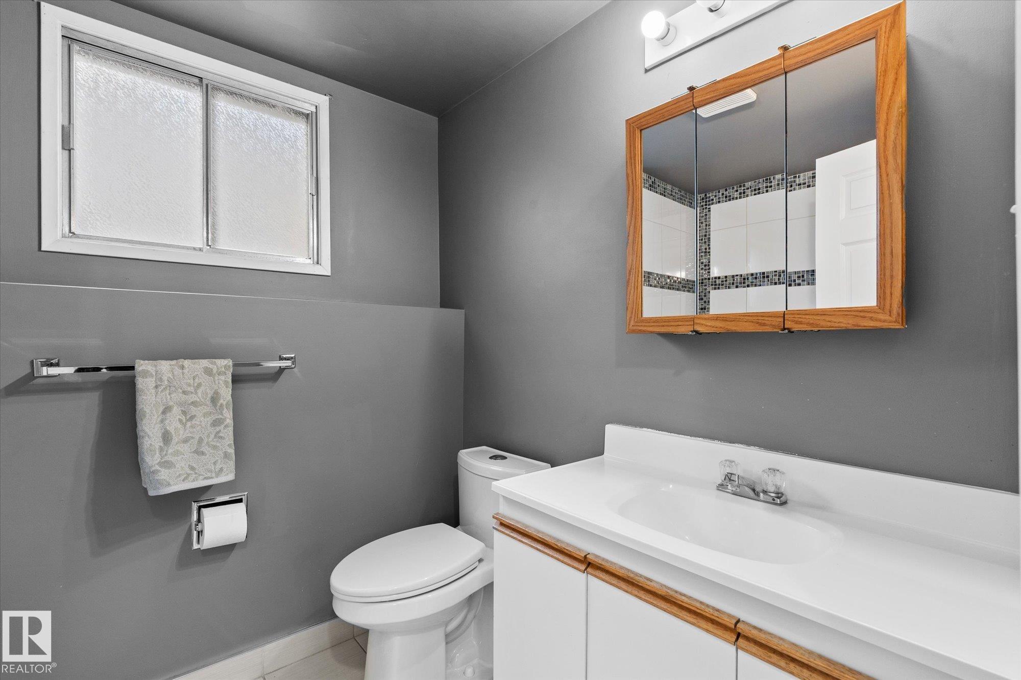 Photo 18 at 33 Westglen Crescent, West Grove, Spruce Grove