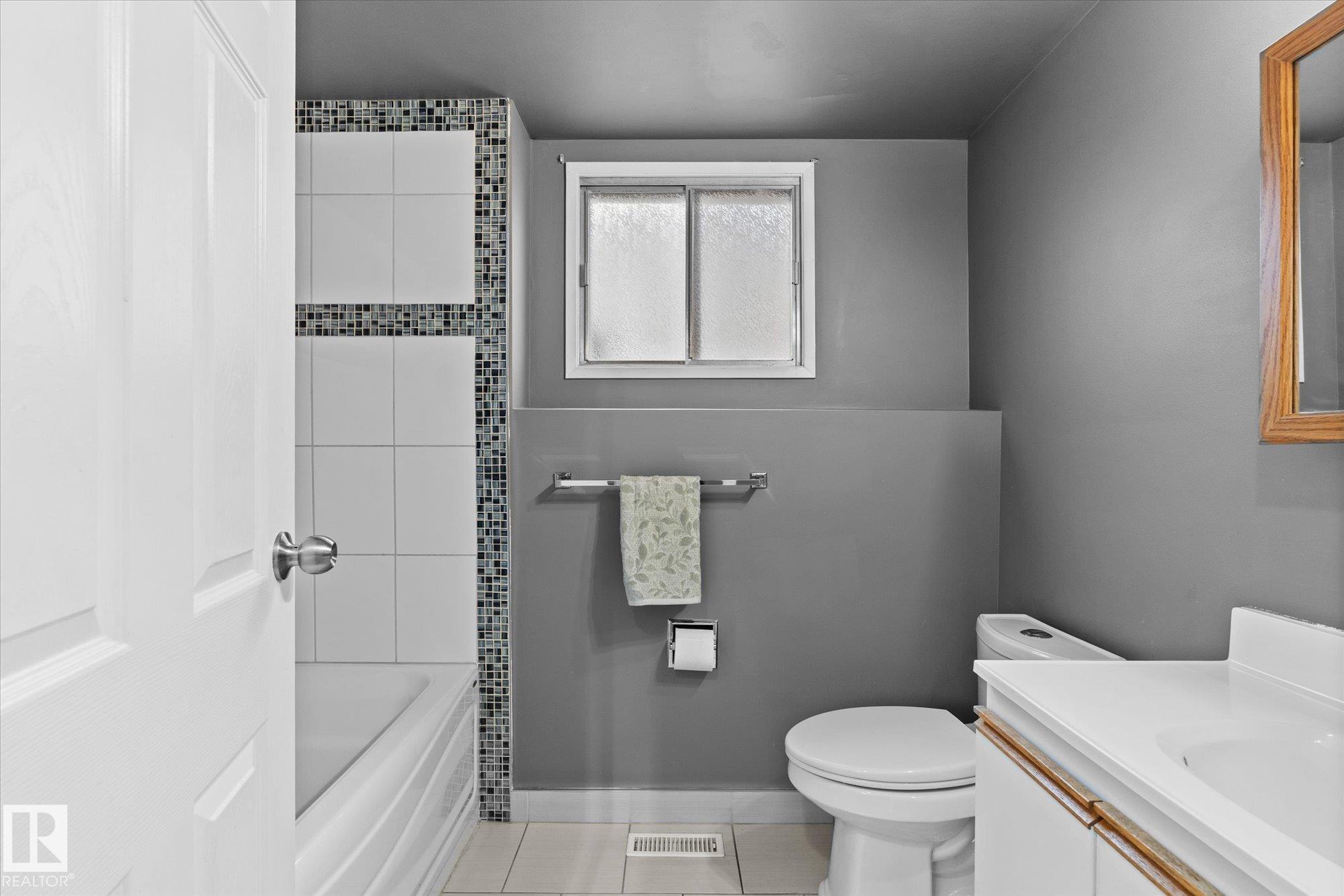 Photo 19 at 33 Westglen Crescent, West Grove, Spruce Grove