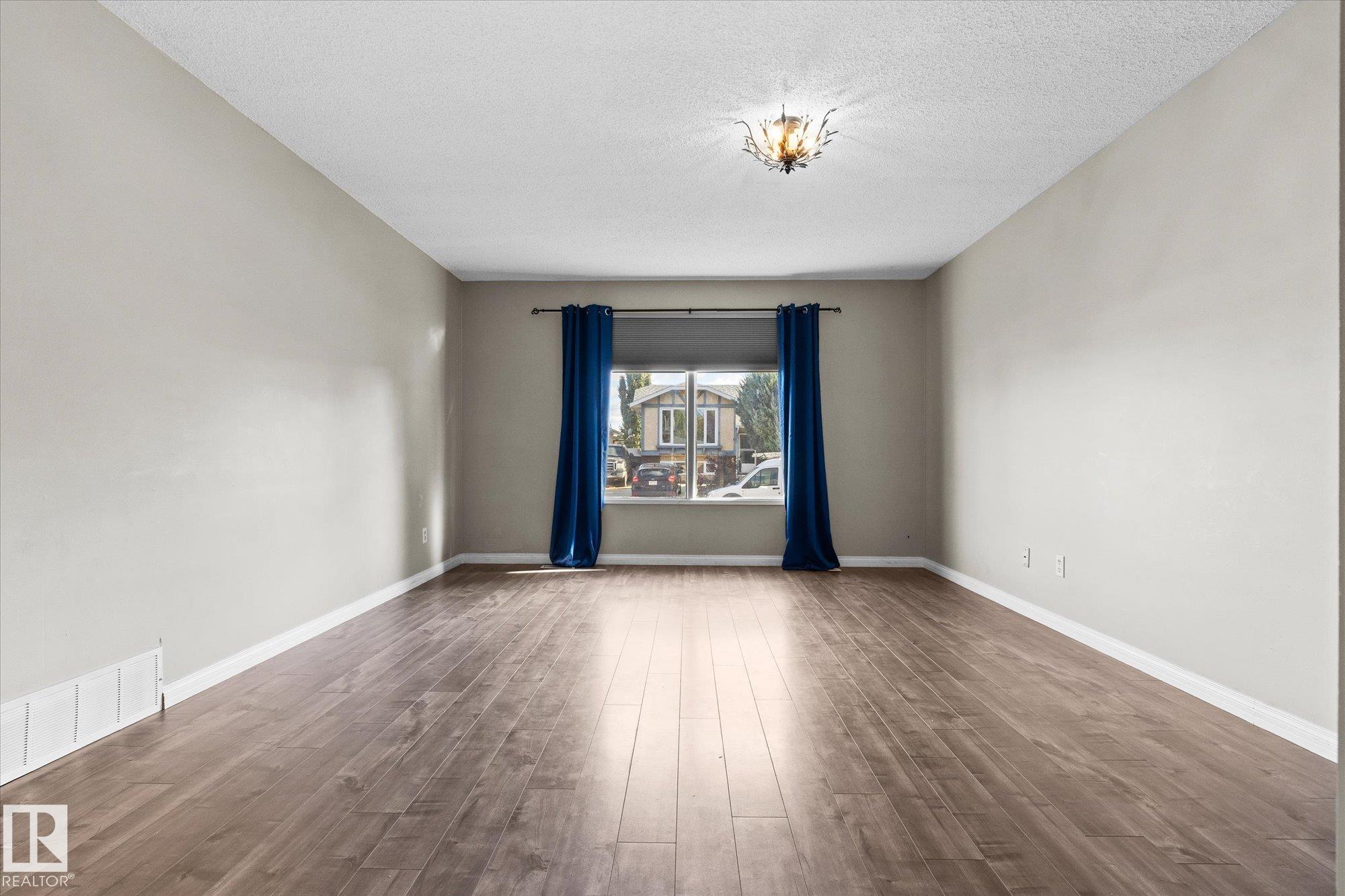 Photo 5 at 33 Westglen Crescent, West Grove, Spruce Grove