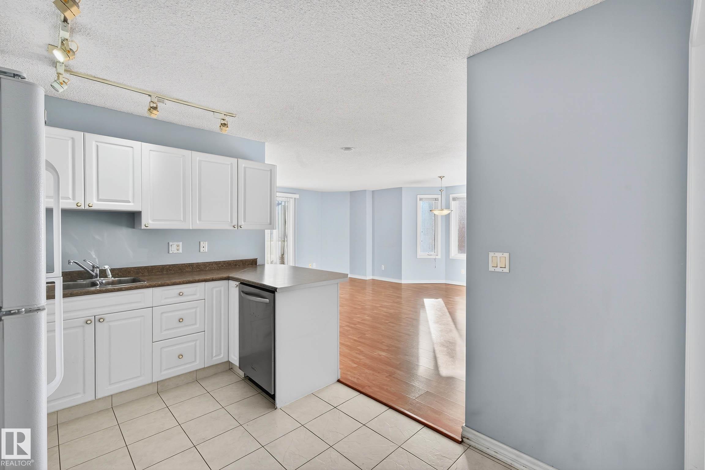 Photo 6 at 804 - 10909 103 Avenue NW, Downtown, Edmonton