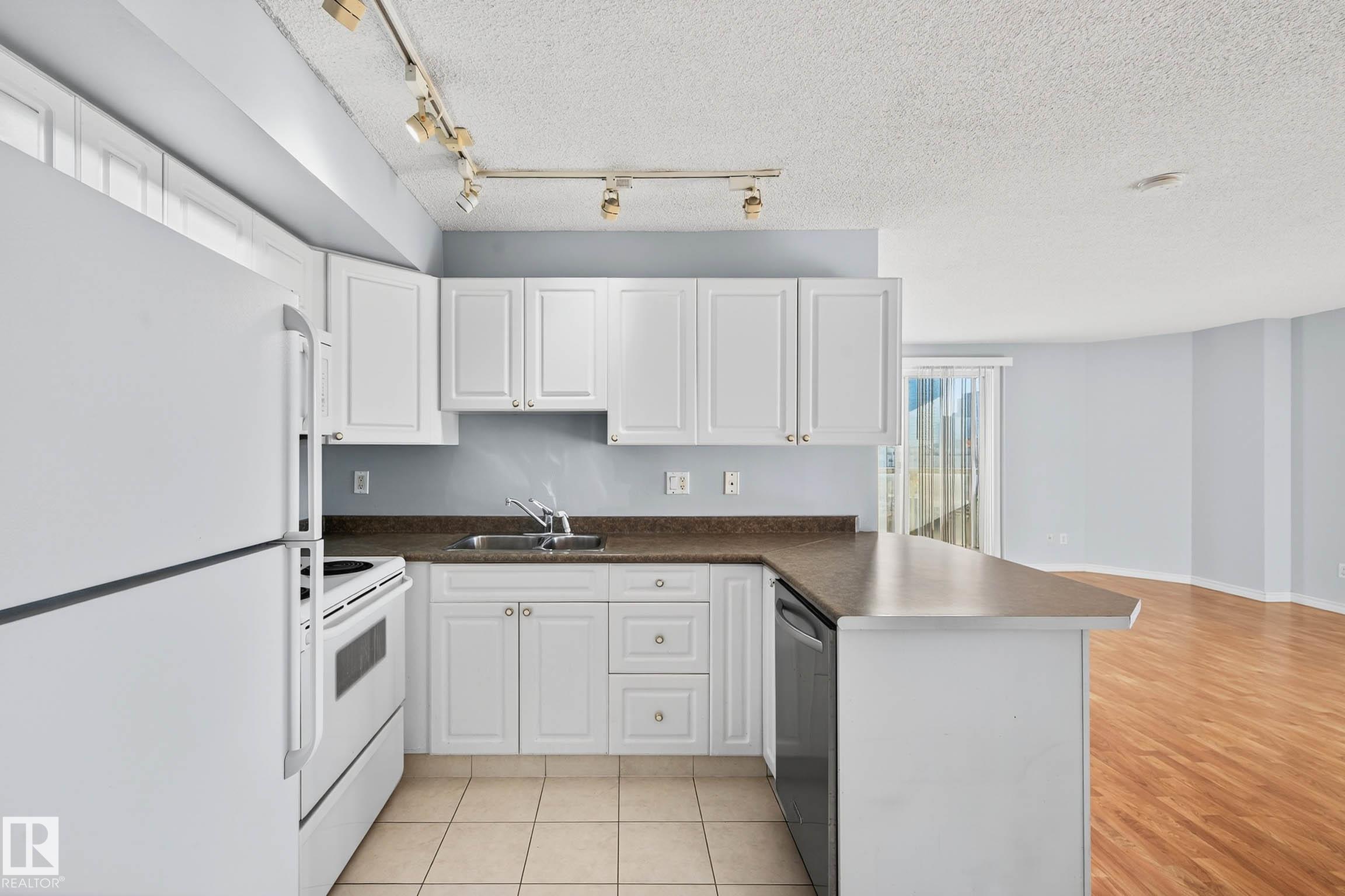 Photo 7 at 804 - 10909 103 Avenue NW, Downtown, Edmonton