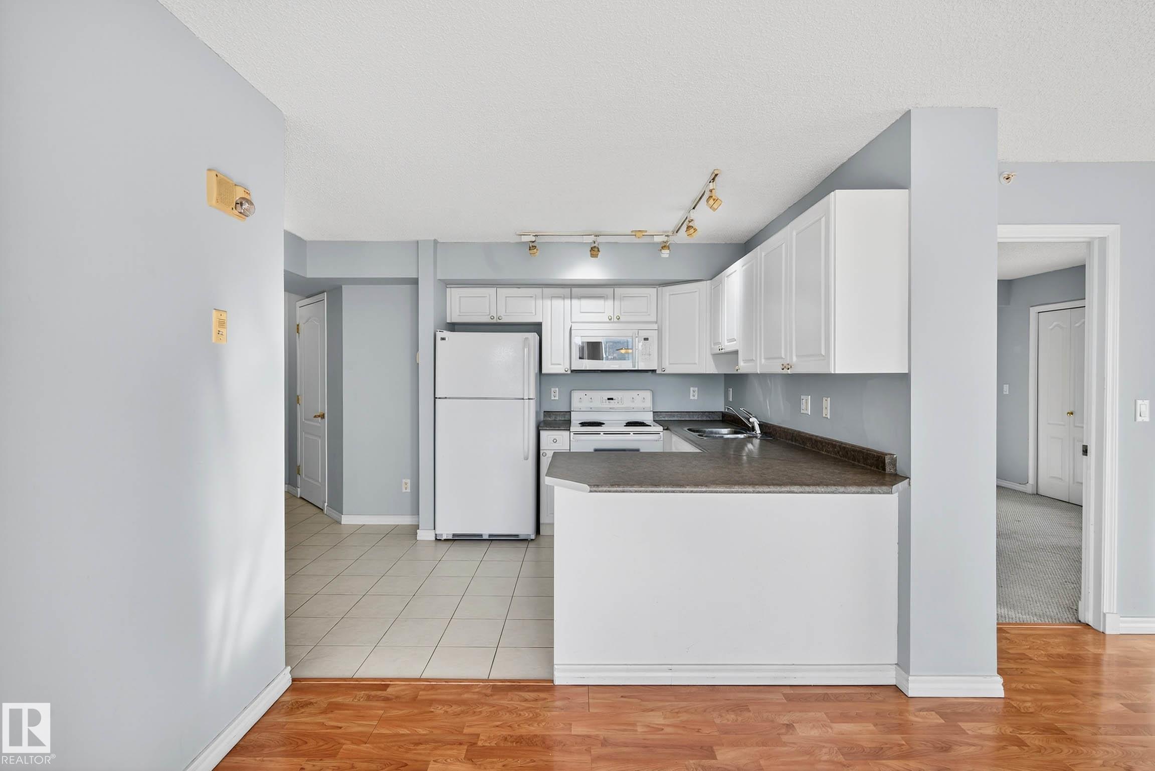 Photo 8 at 804 - 10909 103 Avenue NW, Downtown, Edmonton