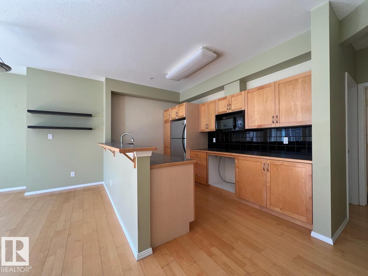 Photo 12 at 532 - 10023 110 Street NW, Wîhkwêntôwin, Edmonton