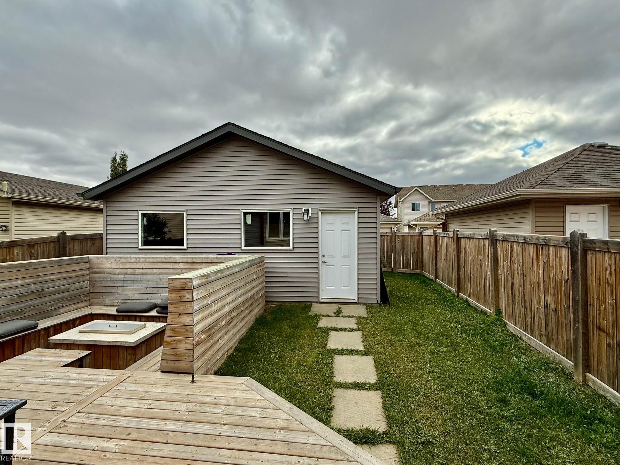 http://cdnparap120.paragonrels.com/ParagonImages/Property/p12/RAE/225374963/21/0/0/6cd16ac70f6faae85b5f616409bae133/1/735d4681273f377ae1605a6c582b42db/225374963-23200858-d4d5-4c81-b97d-805a15ed28fb.JPG