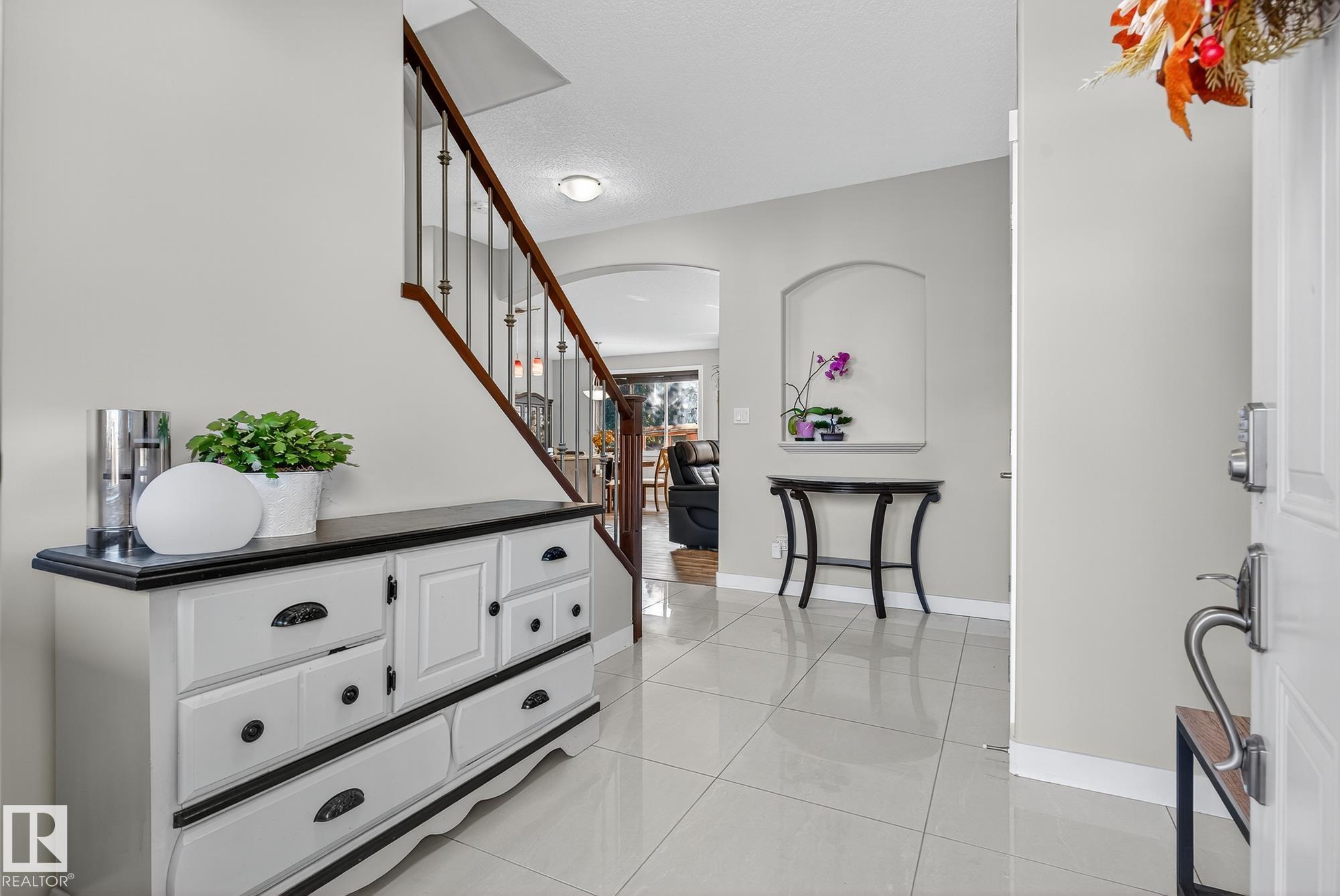 Photo 12 at 22 Shorewood Crescent, Bridgeport, Leduc