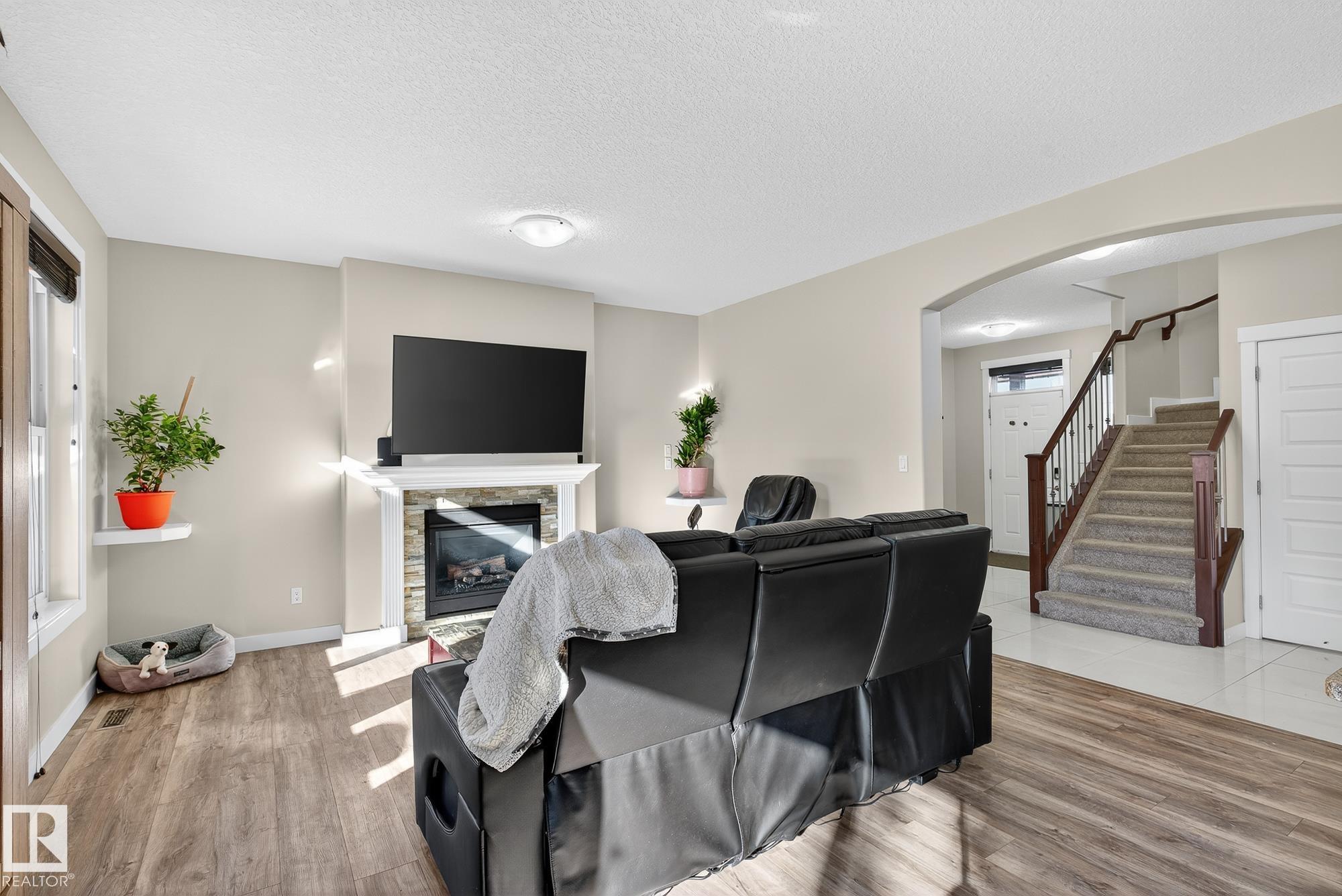 Photo 16 at 22 Shorewood Crescent, Bridgeport, Leduc