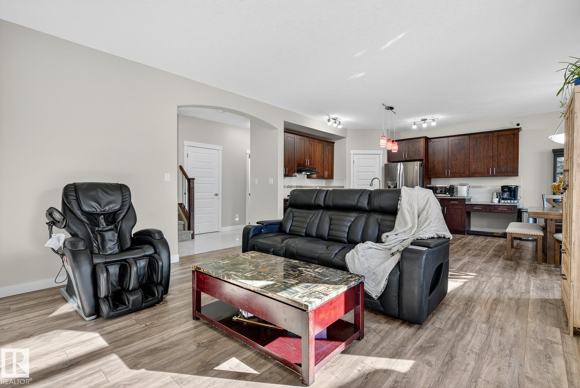 Photo 17 at 22 Shorewood Crescent, Bridgeport, Leduc