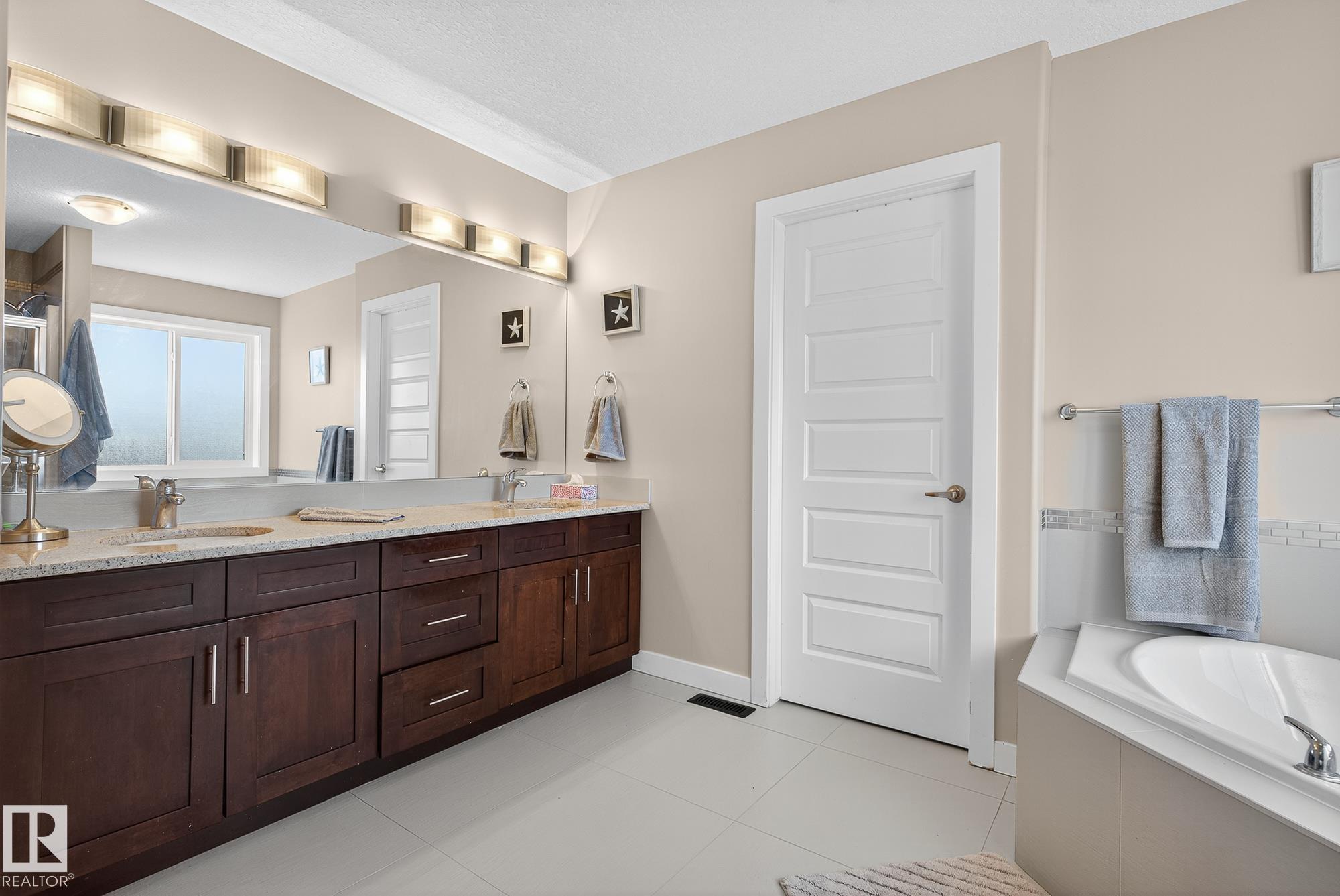 Photo 39 at 22 Shorewood Crescent, Bridgeport, Leduc