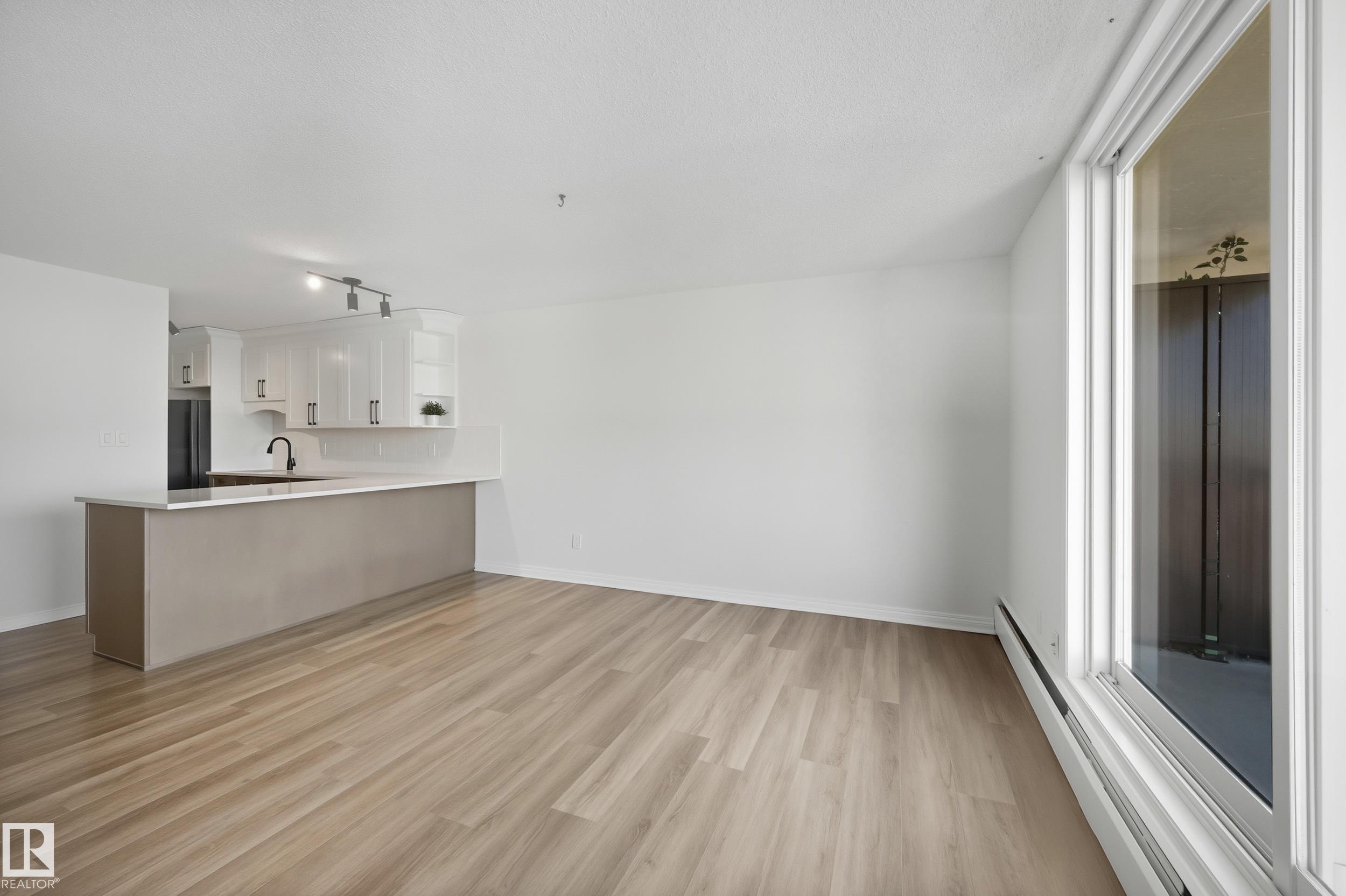 Photo 11 at 1607 - 10011 116 Street NW, Wîhkwêntôwin, Edmonton