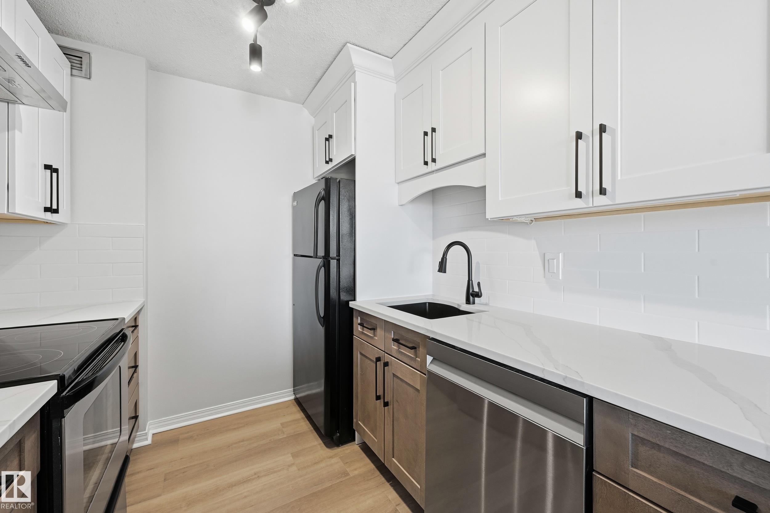 Photo 6 at 1607 - 10011 116 Street NW, Wîhkwêntôwin, Edmonton