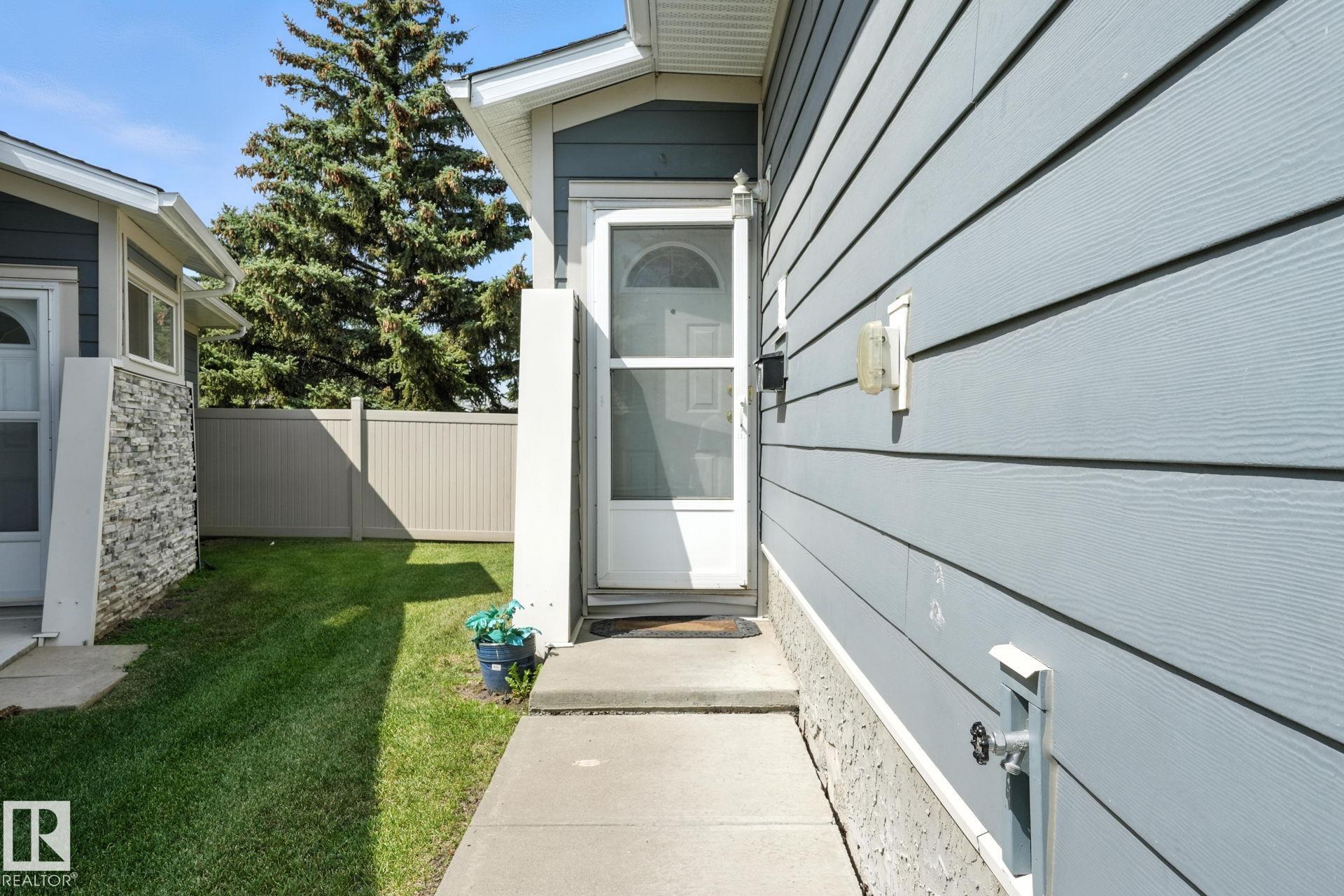 http://cdnparap120.paragonrels.com/ParagonImages/Property/p12/RAE/225375011/5/0/0/18f8e3a938bad9b9f01afe86a364833e/1/a176290d55db974639cbb0def7a87167/225375011-8780e468-c689-4c98-b0a7-37c54cf66559.JPG