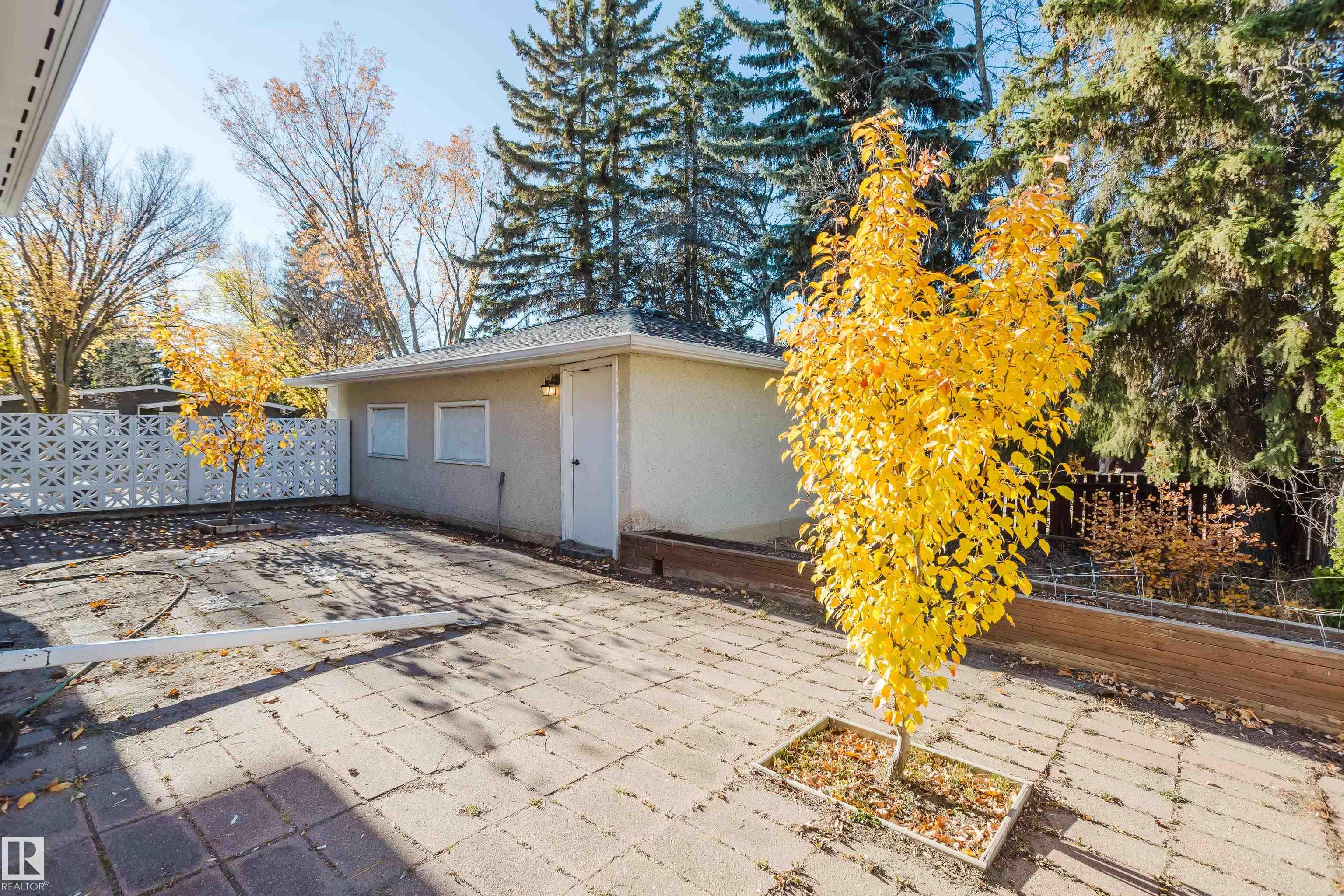 Photo 11 at 2 Fleetwood Crescent, Forest Lawn, St. Albert
