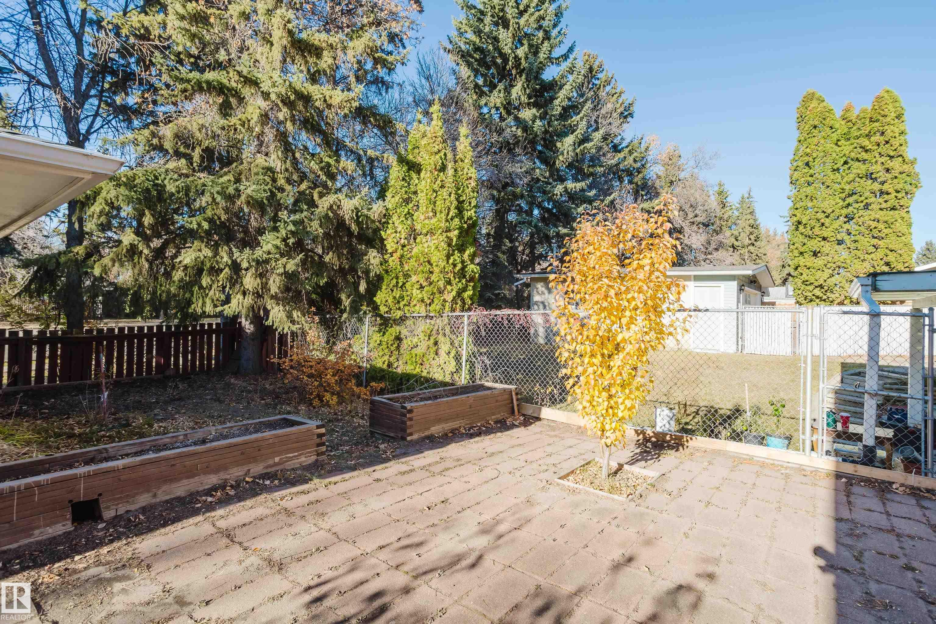 Photo 12 at 2 Fleetwood Crescent, Forest Lawn, St. Albert
