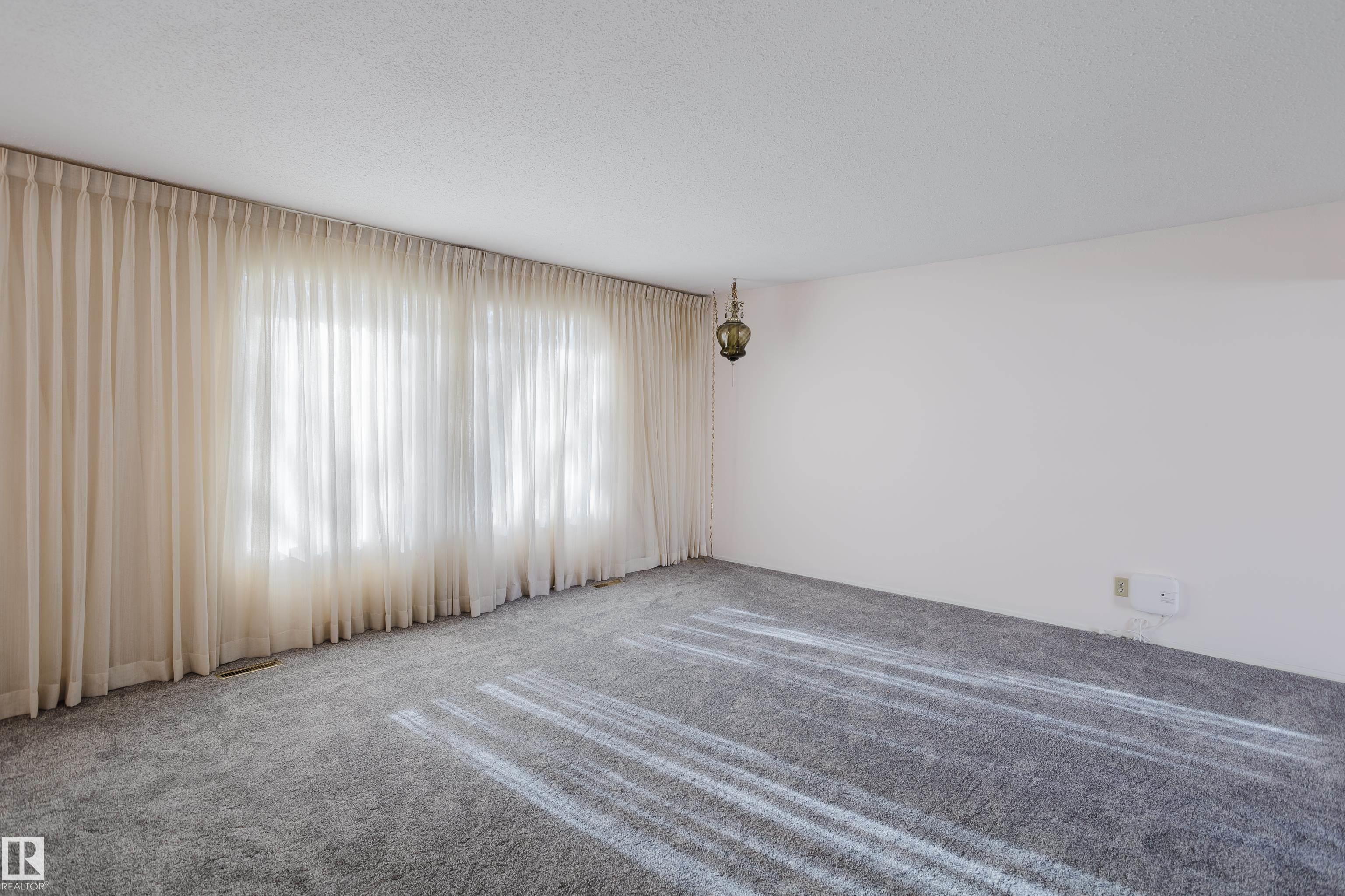 Photo 17 at 2 Fleetwood Crescent, Forest Lawn, St. Albert