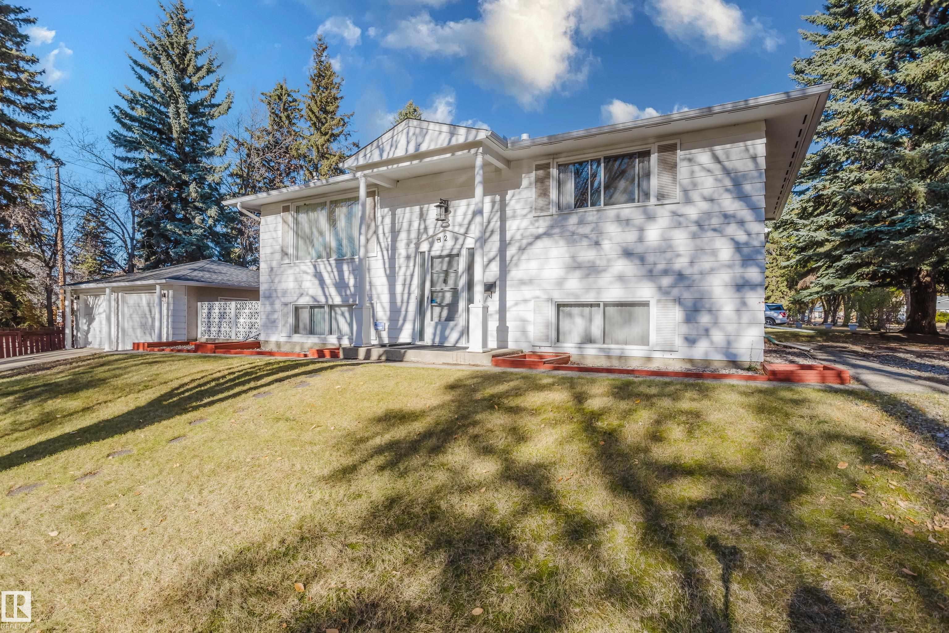 Photo 3 at 2 Fleetwood Crescent, Forest Lawn, St. Albert