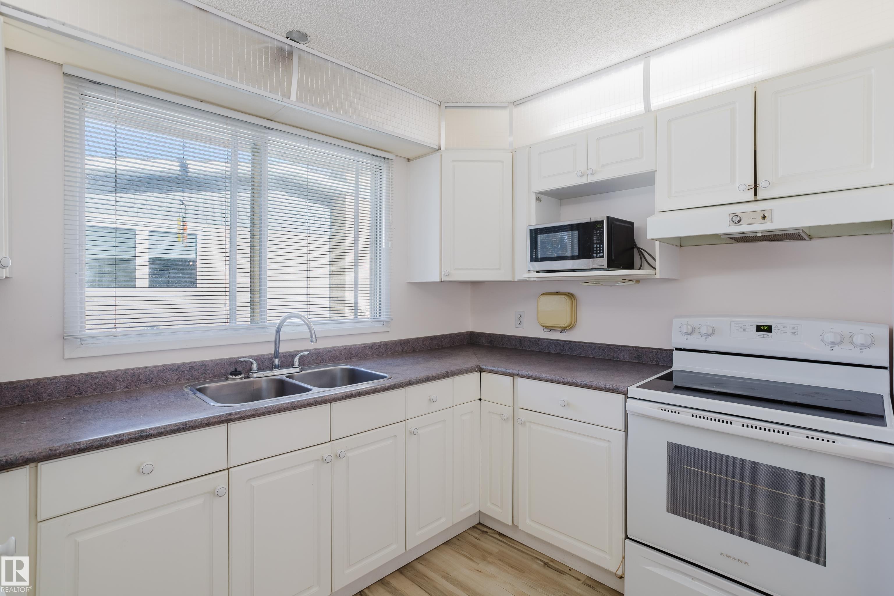 Photo 24 at 2 Fleetwood Crescent, Forest Lawn, St. Albert