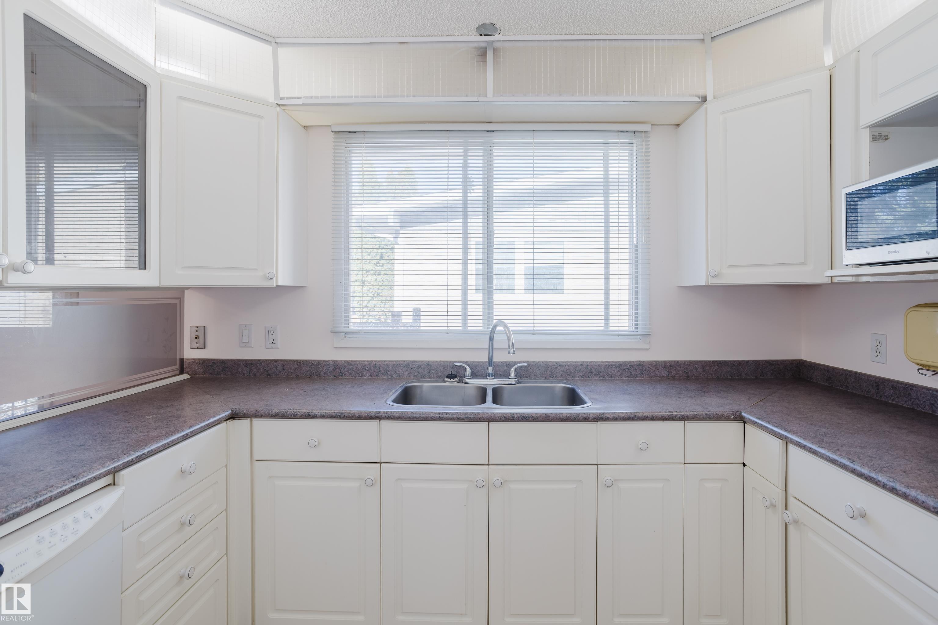 Photo 26 at 2 Fleetwood Crescent, Forest Lawn, St. Albert
