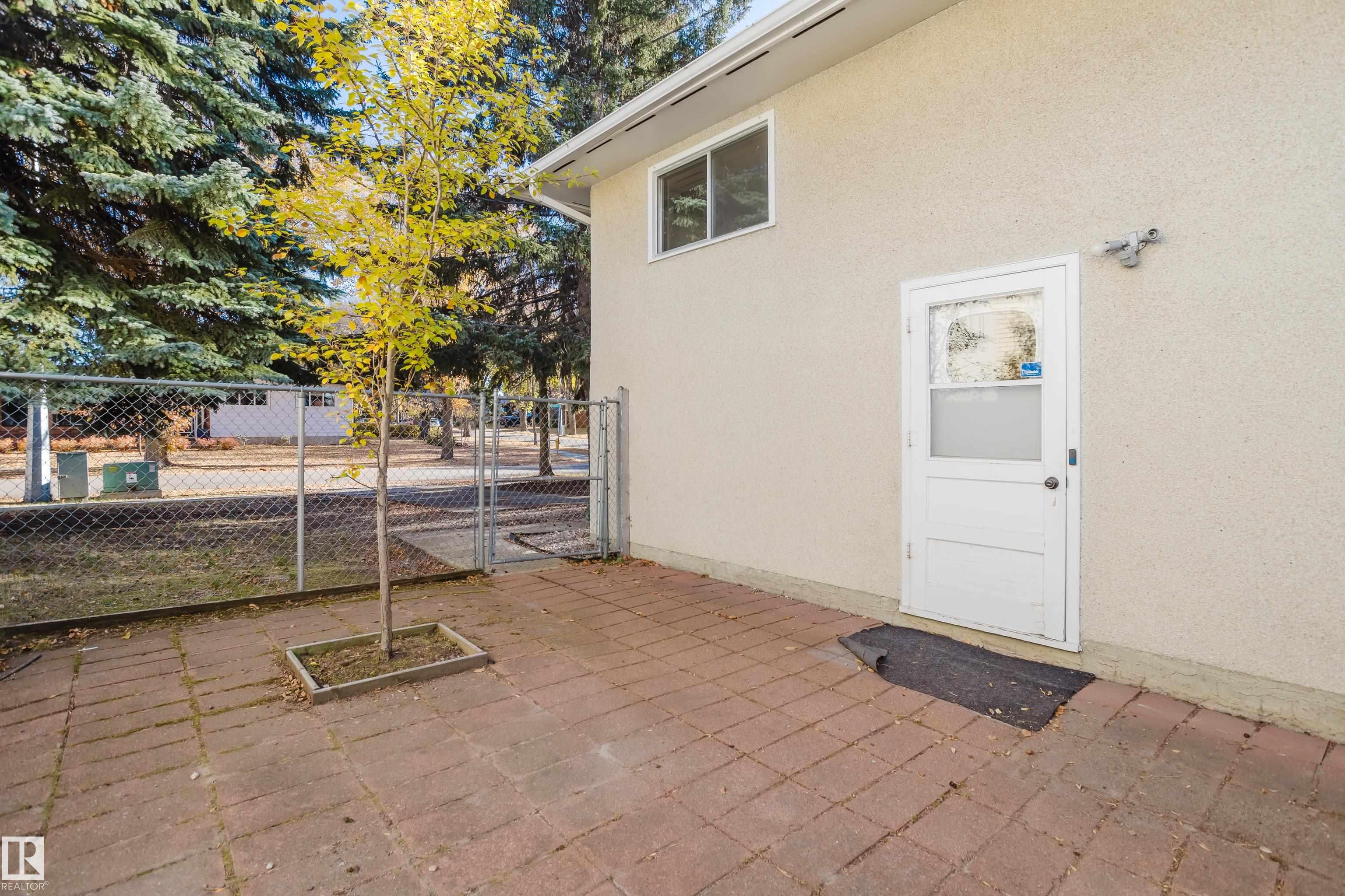 Photo 10 at 2 Fleetwood Crescent, Forest Lawn, St. Albert