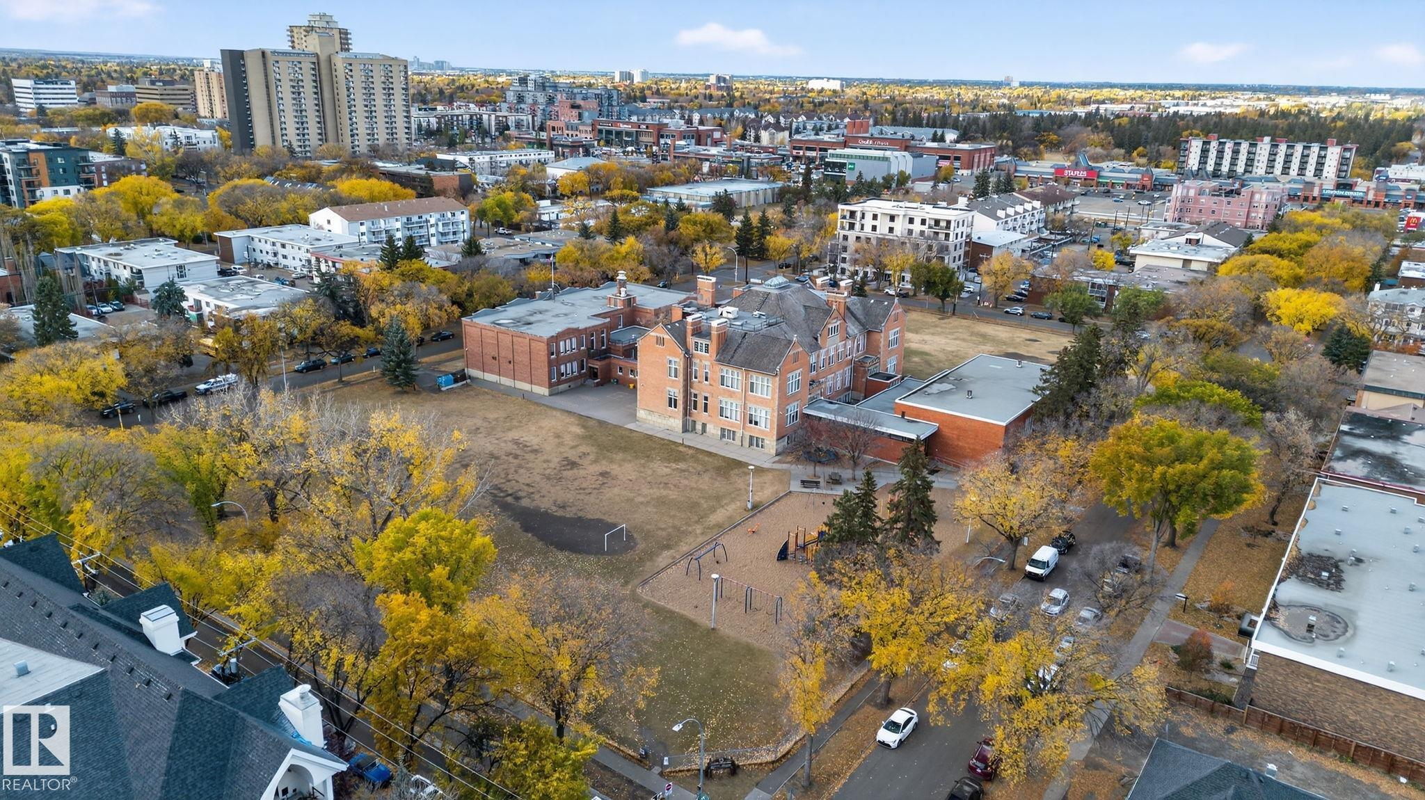 Photo 4 at 1701 - 10150 117 Street NW, Wîhkwêntôwin, Edmonton
