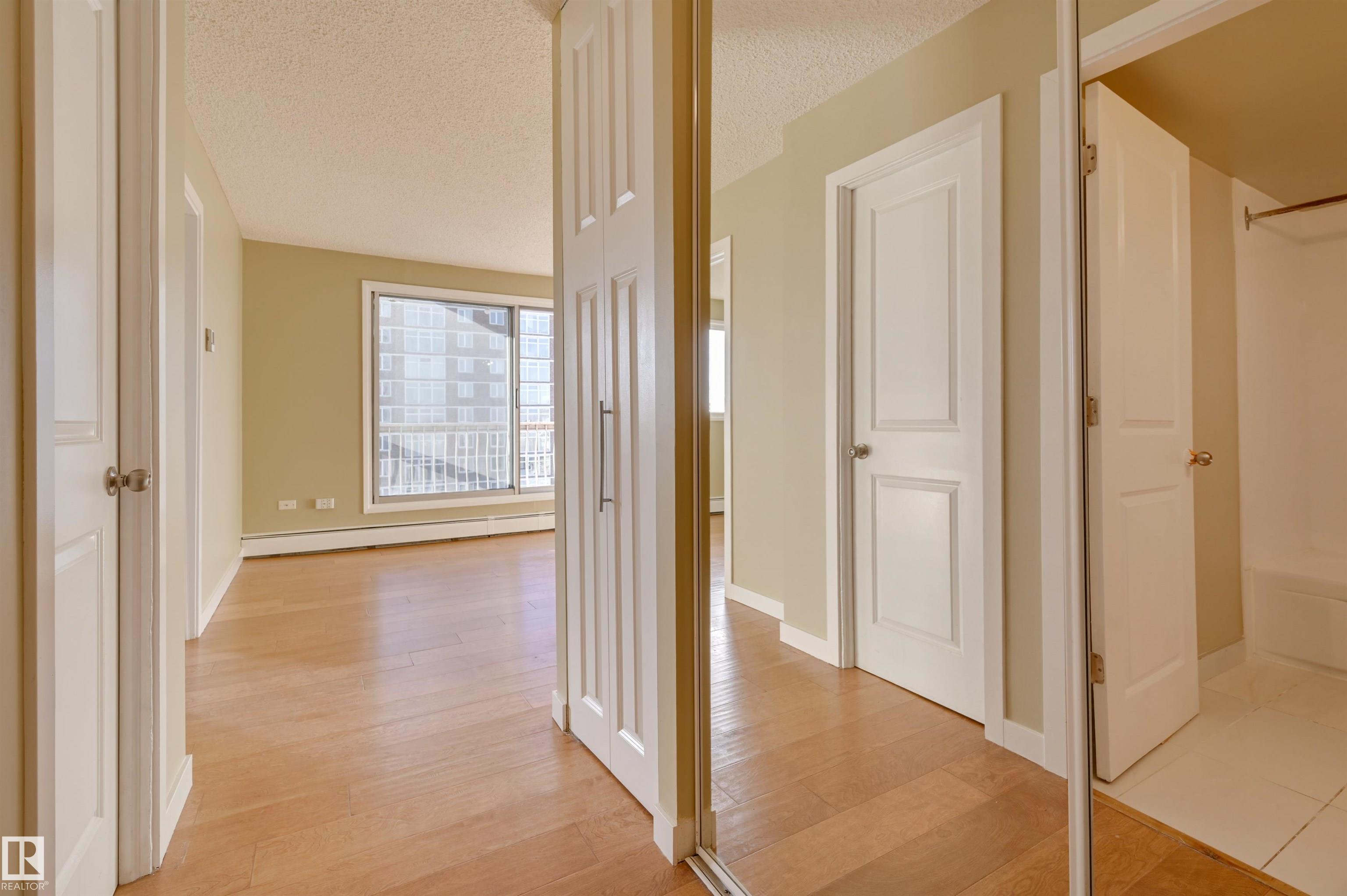 Photo 12 at 905 - 10150 117 Street NW, Wîhkwêntôwin, Edmonton
