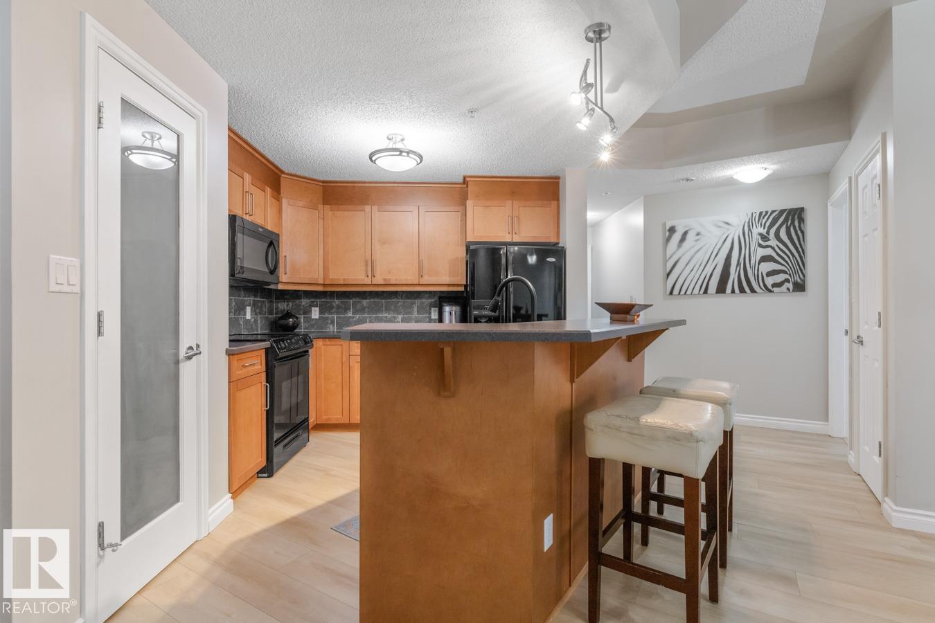 Photo 4 at 402 - 9020 Jasper Avenue NW, Boyle Street, Edmonton