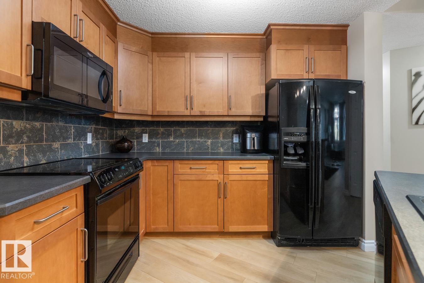 Photo 5 at 402 - 9020 Jasper Avenue NW, Boyle Street, Edmonton