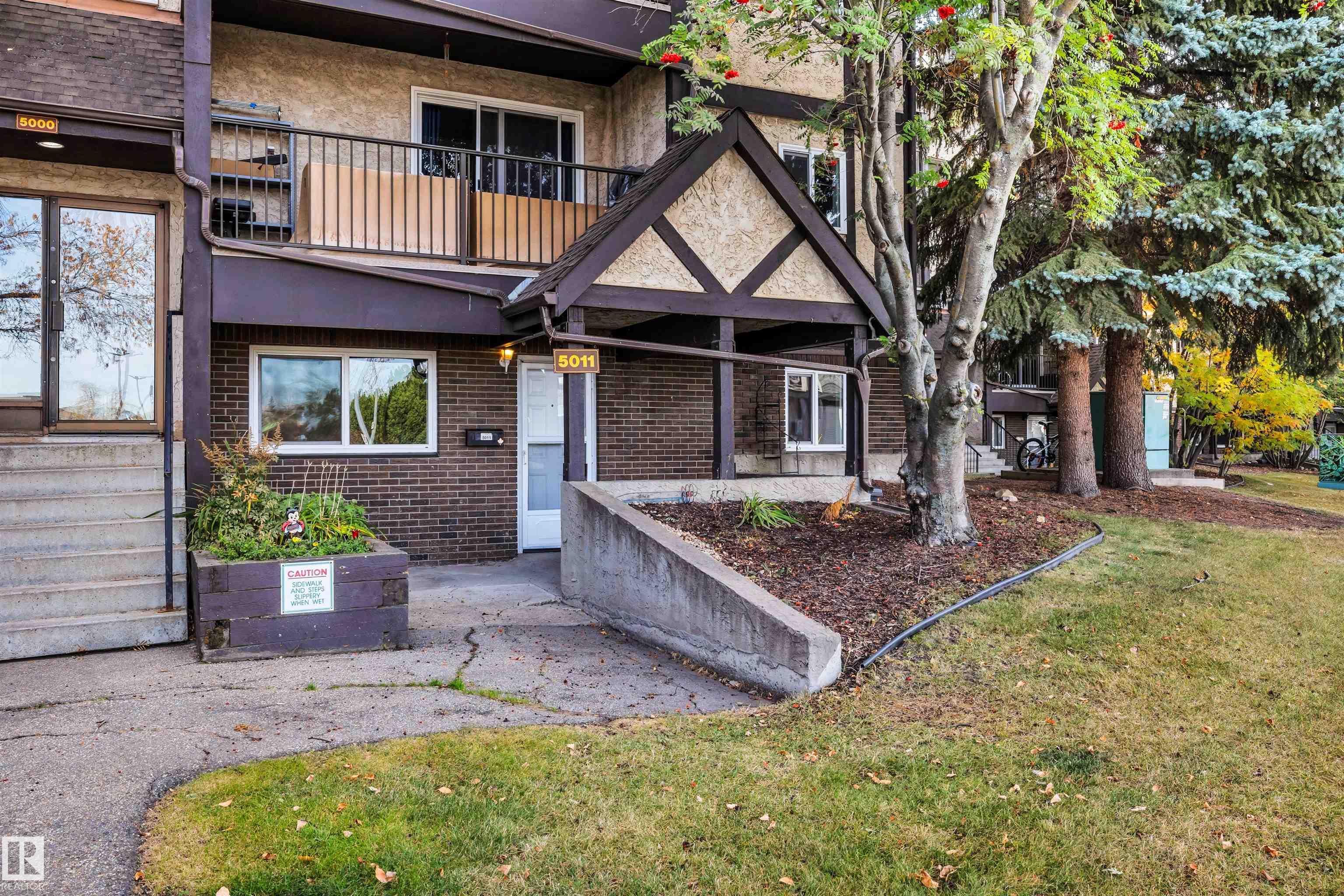 Photo 2 at 5011 Tudor Glen, Grandin, St. Albert
