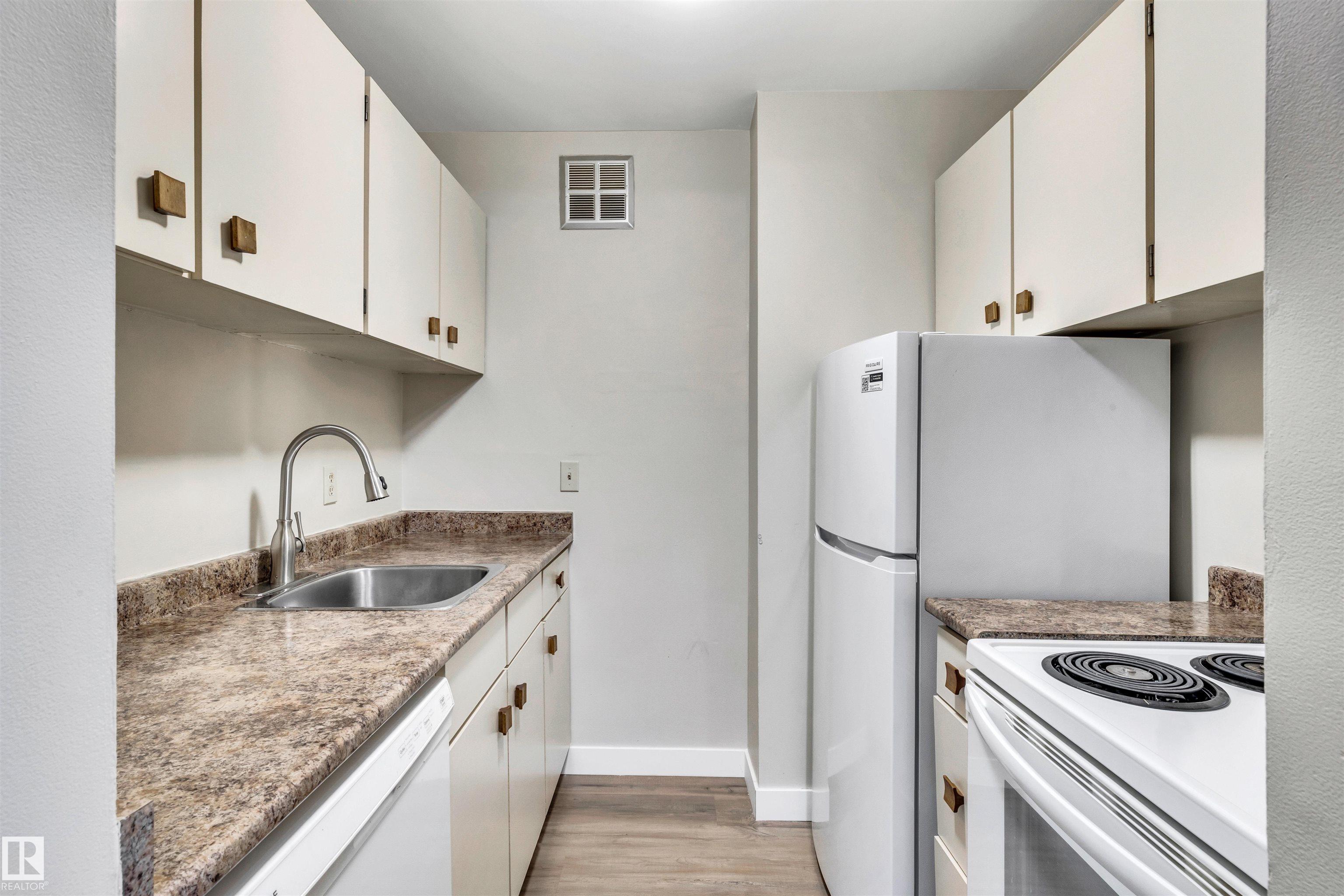 Photo 14 at 5011 Tudor Glen, Grandin, St. Albert