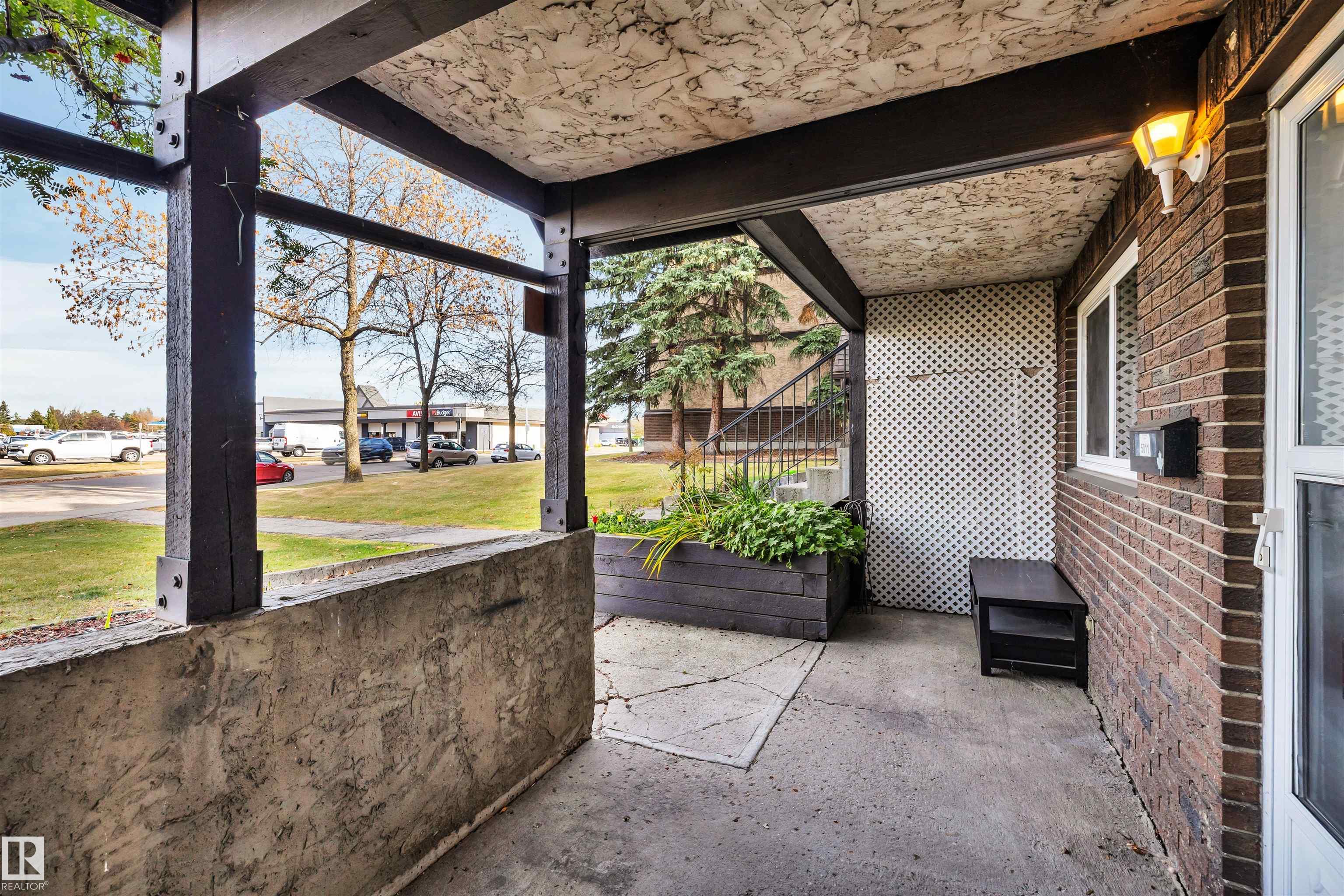 Photo 4 at 5011 Tudor Glen, Grandin, St. Albert