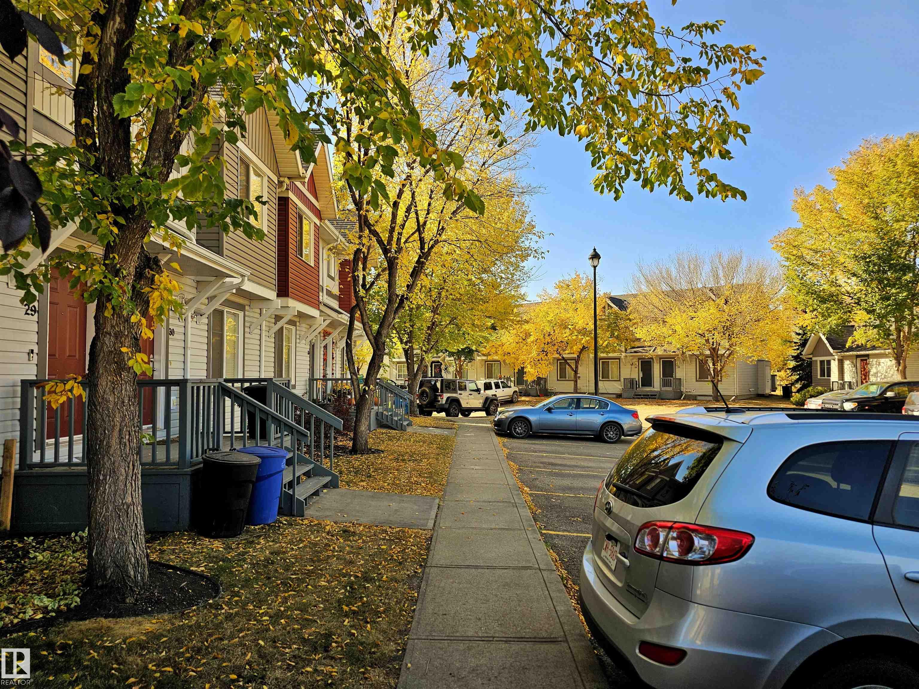 Photo 4 at 29 - 1404 Hermitage Road NW, Canon Ridge, Edmonton