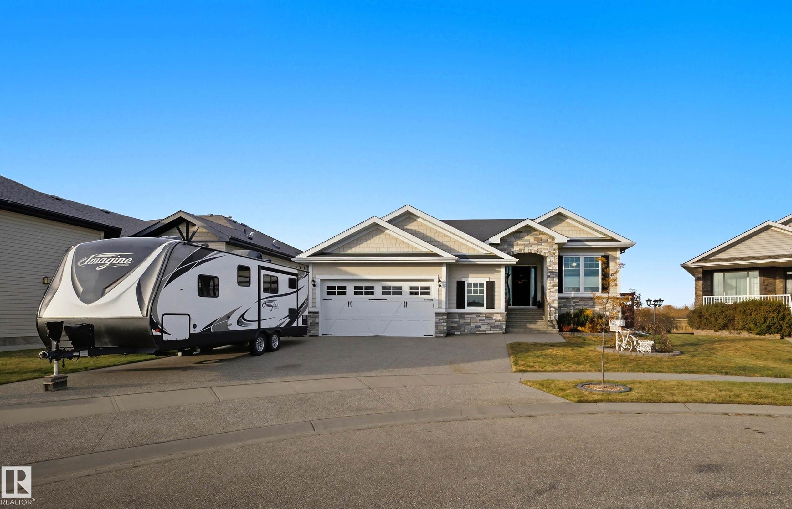 10504 103 Avenue, Morinville photo number 2