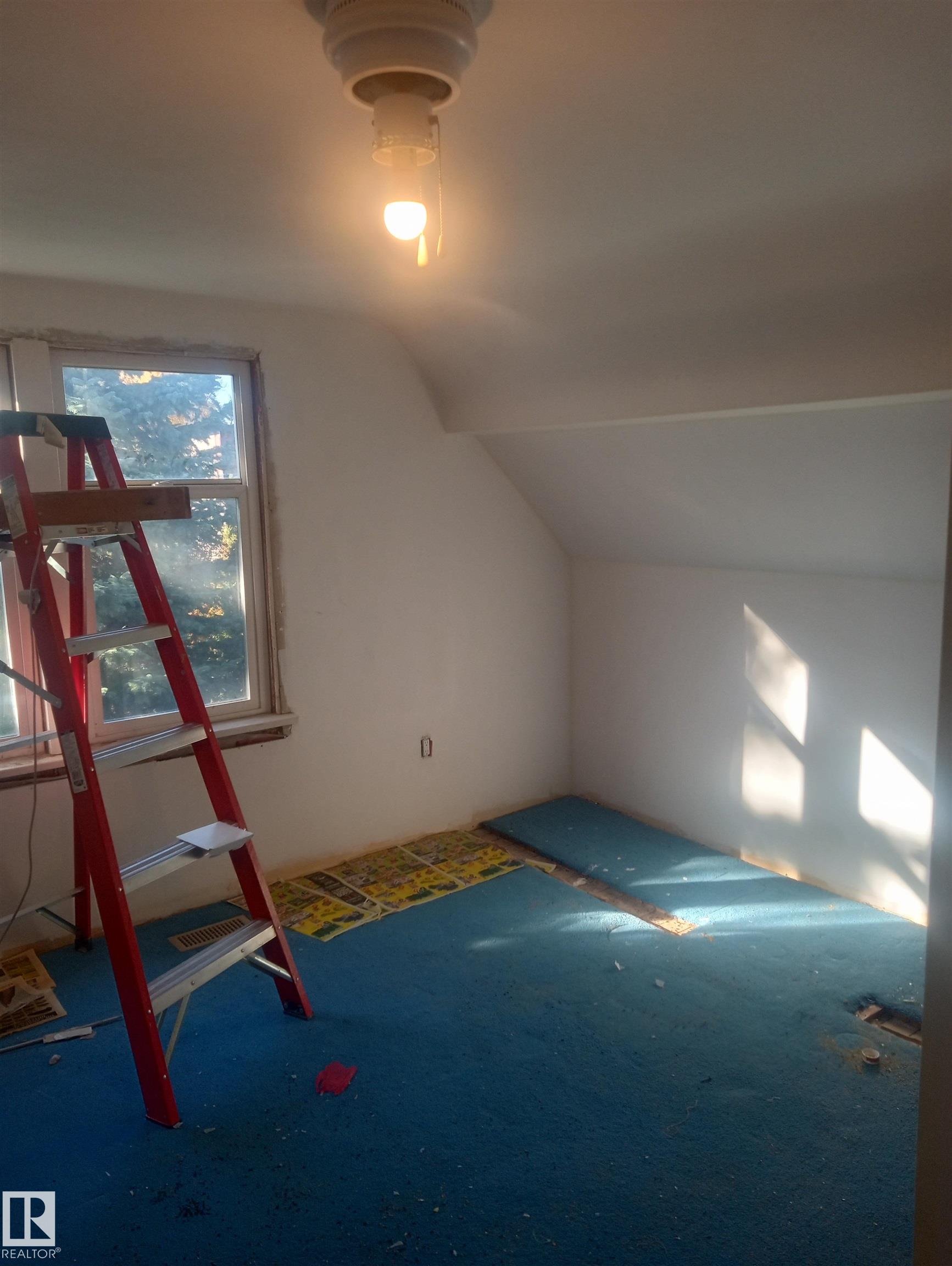 Photo 3 at 11235 95 Street NW, Alberta Avenue, Edmonton