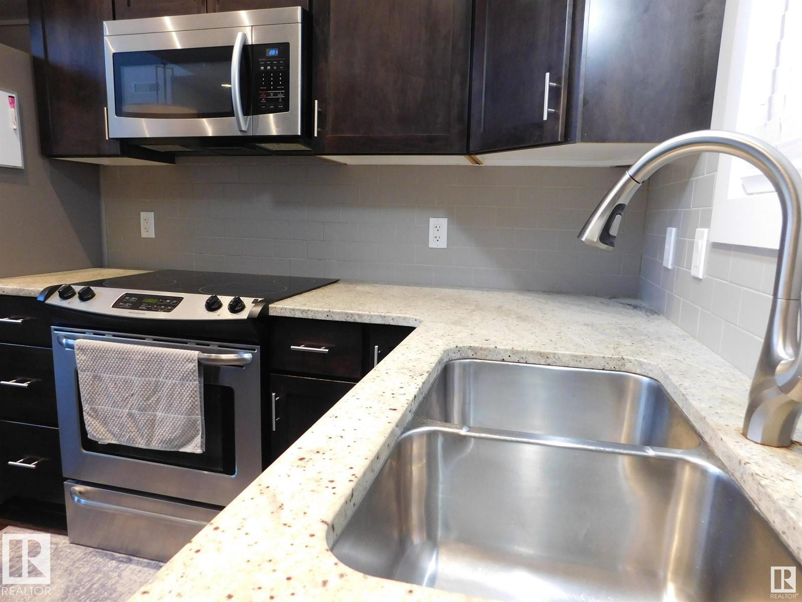 Photo 3 at 50 - 11518 76 Avenue NW, Belgravia, Edmonton