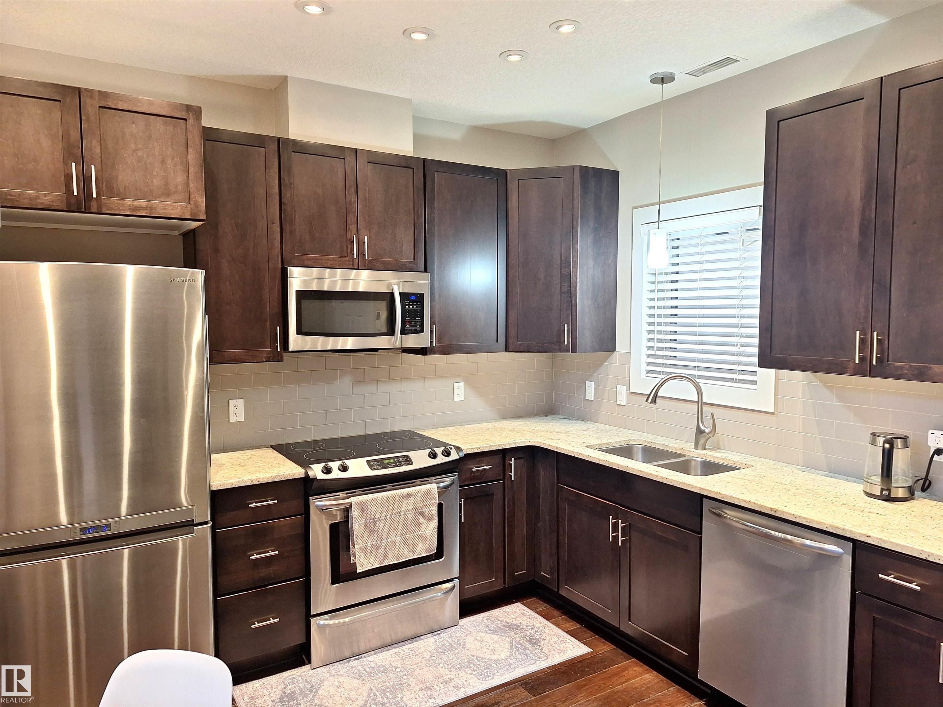 Photo 4 at 50 - 11518 76 Avenue NW, Belgravia, Edmonton