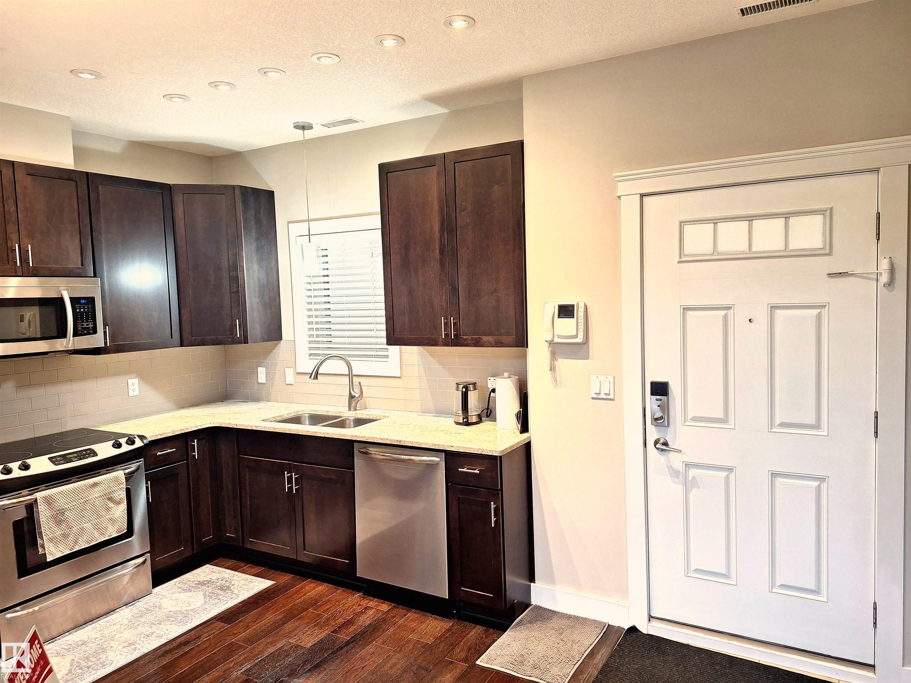 Photo 6 at 50 - 11518 76 Avenue NW, Belgravia, Edmonton